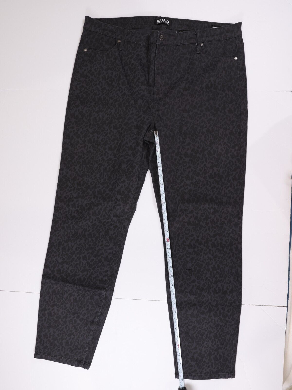 Buffalo by David Bitton Womens Hanna jeans 16/36 Gray and Black Animal Print