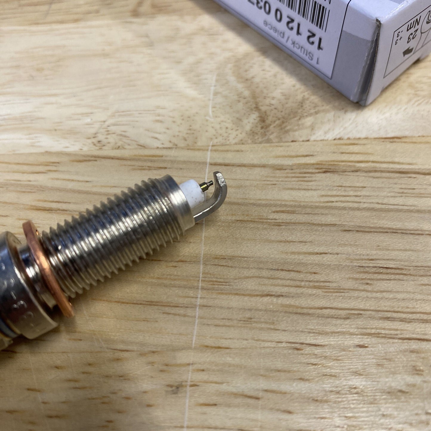 Genuine BMW Spark Plug 12-12-0-037-582 Brand new, OEM