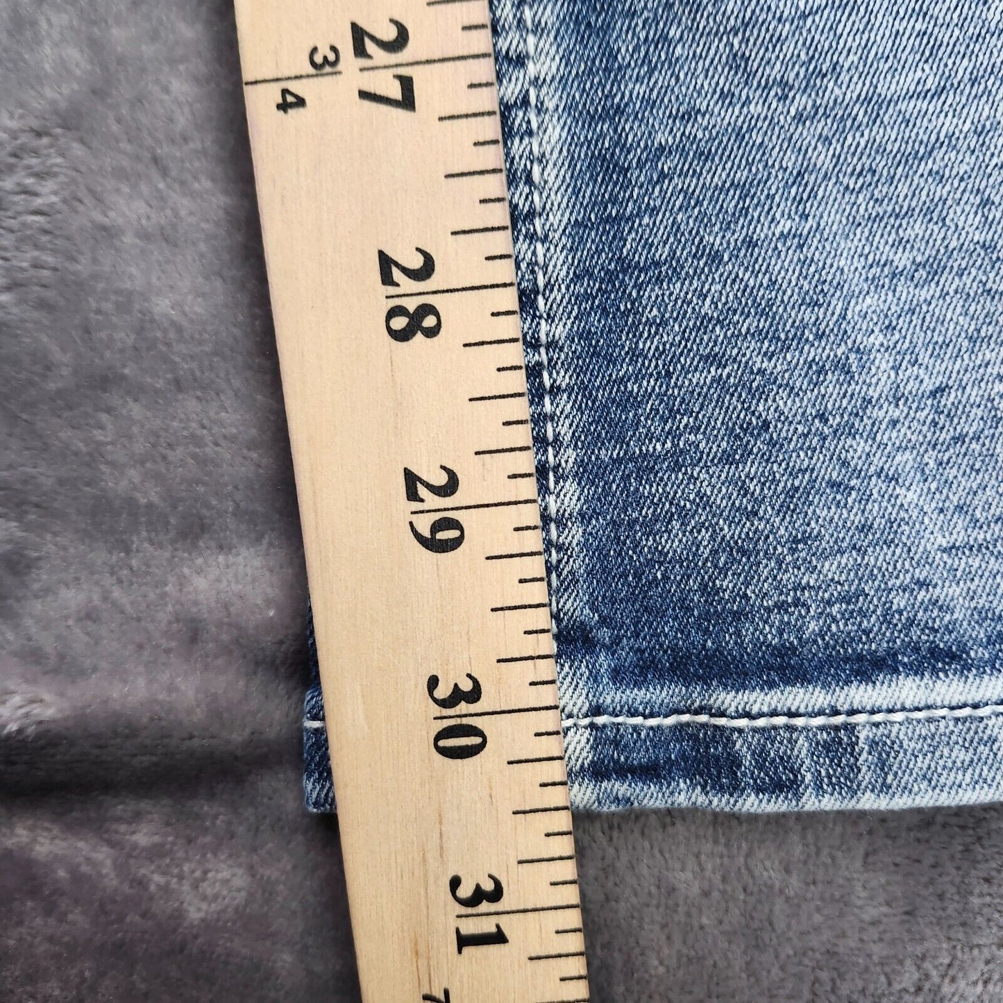 NWT Flamingals Women's Flared Leg Faded Blue Jeans w/ Stars Pockets Size Large