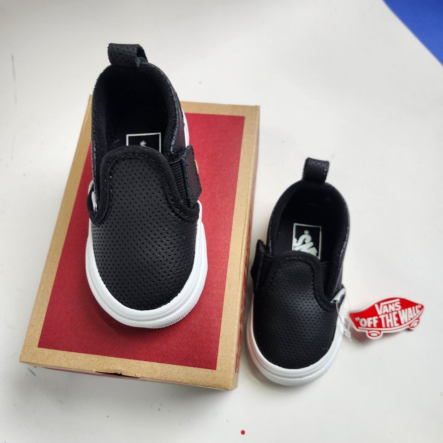 Vans slip-on V (perf) Black/True White 4TD