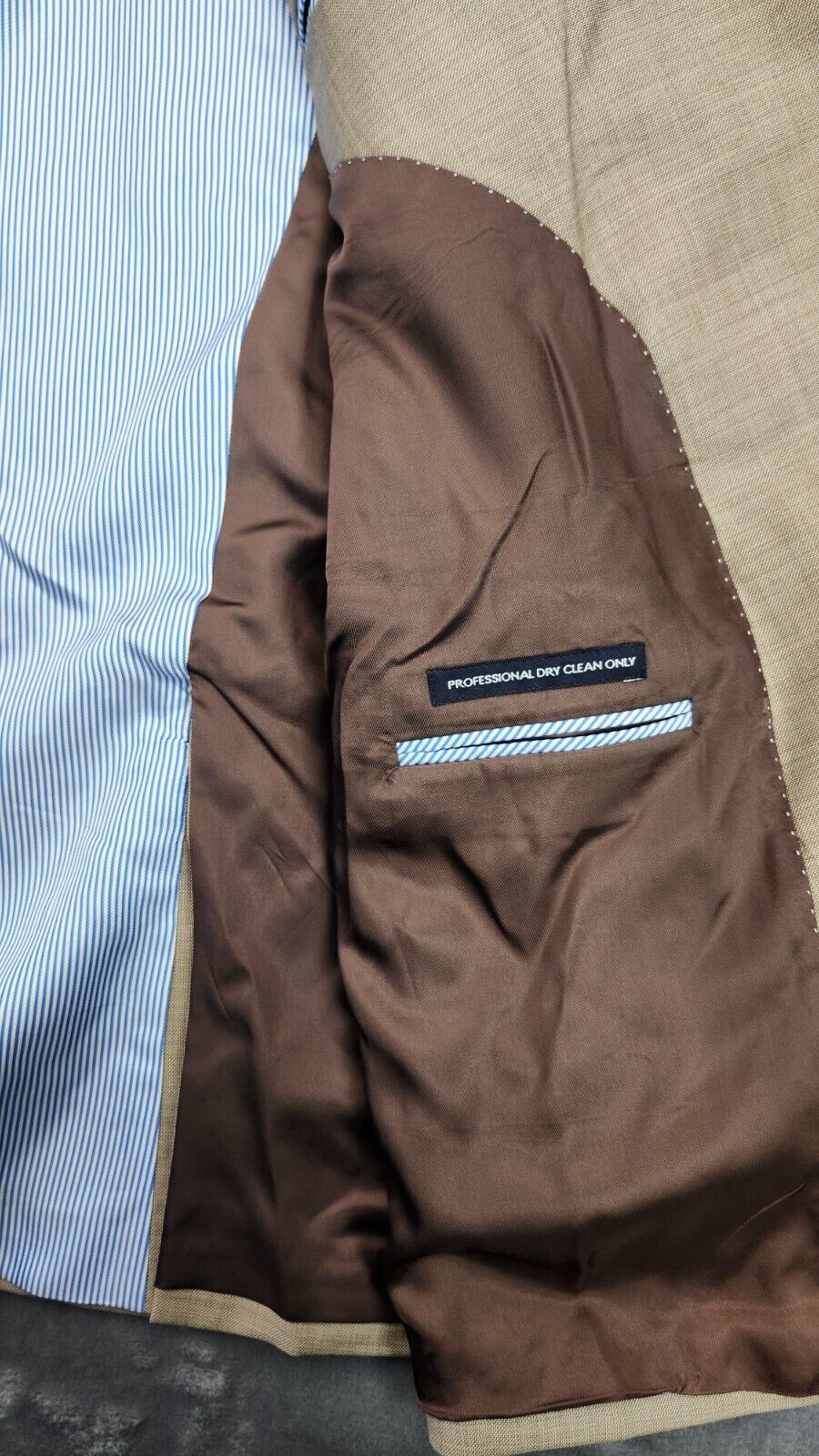 NWoT Tommy Hilfiger 100% Wool Mens Suit Jacket 48 Long Tan Notch Lapel