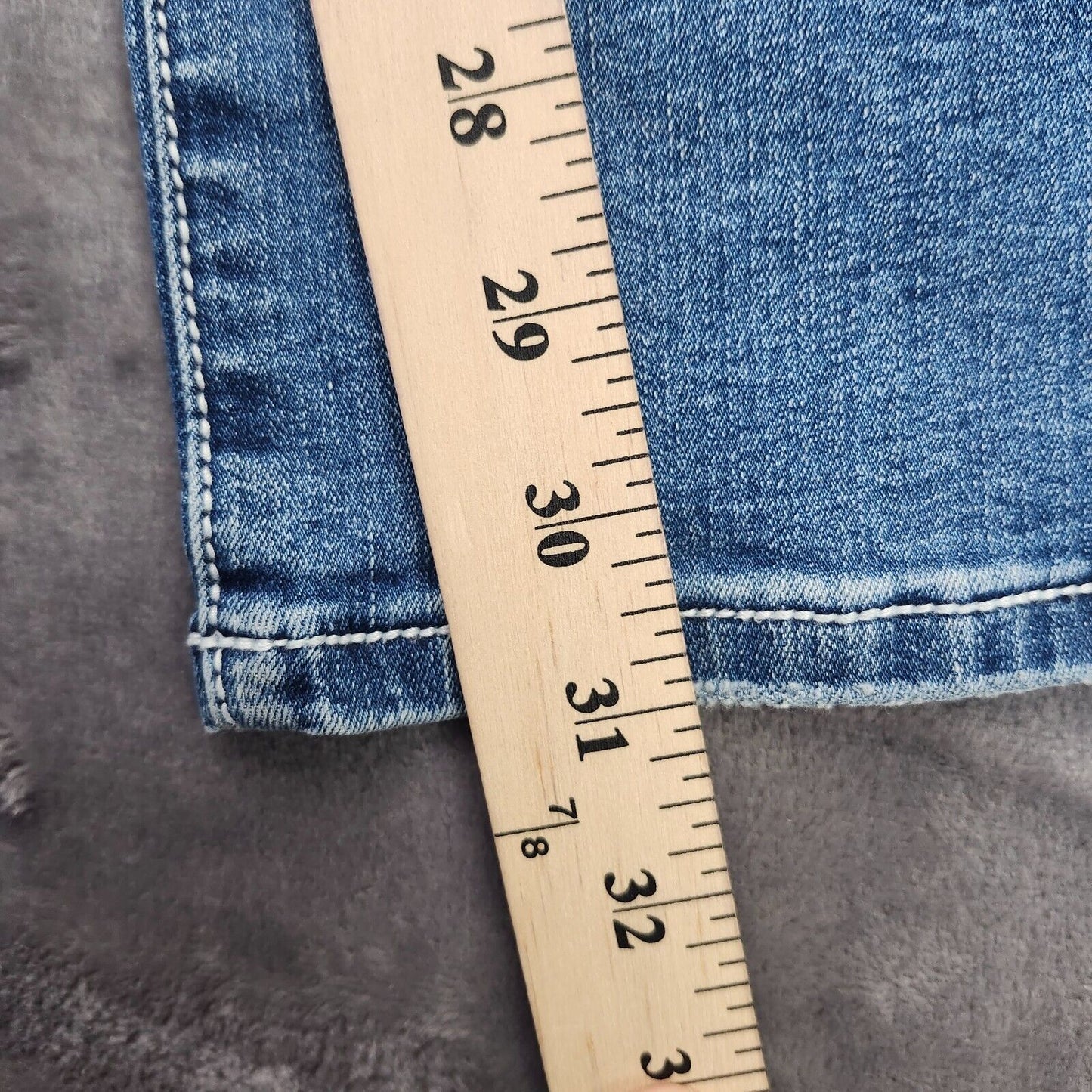 Flamingals Women's Straight Leg Faded Blue Jeans Size Large