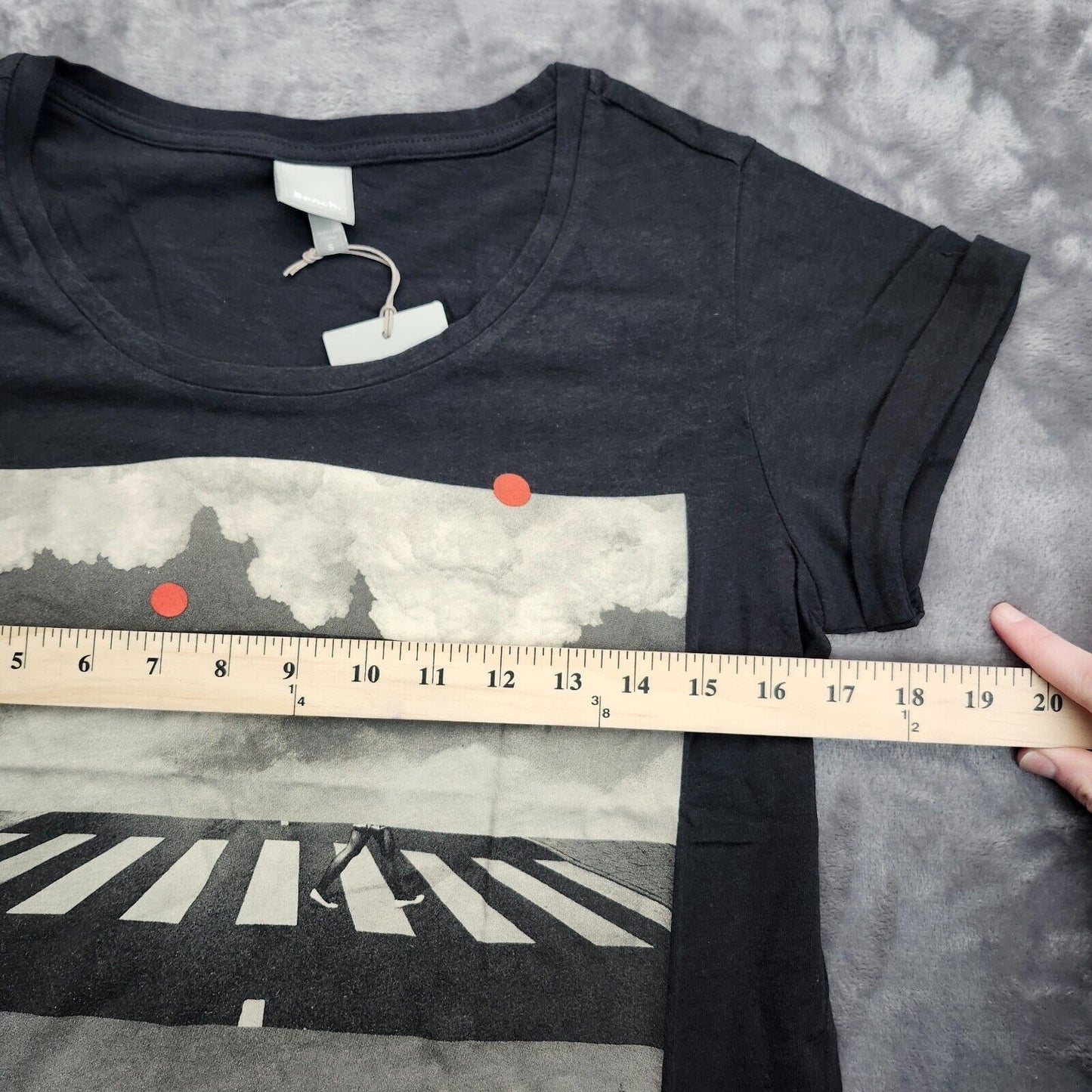 Bench Urban Wear Womens Graphic cap sleeve T-shirt Size Small Black