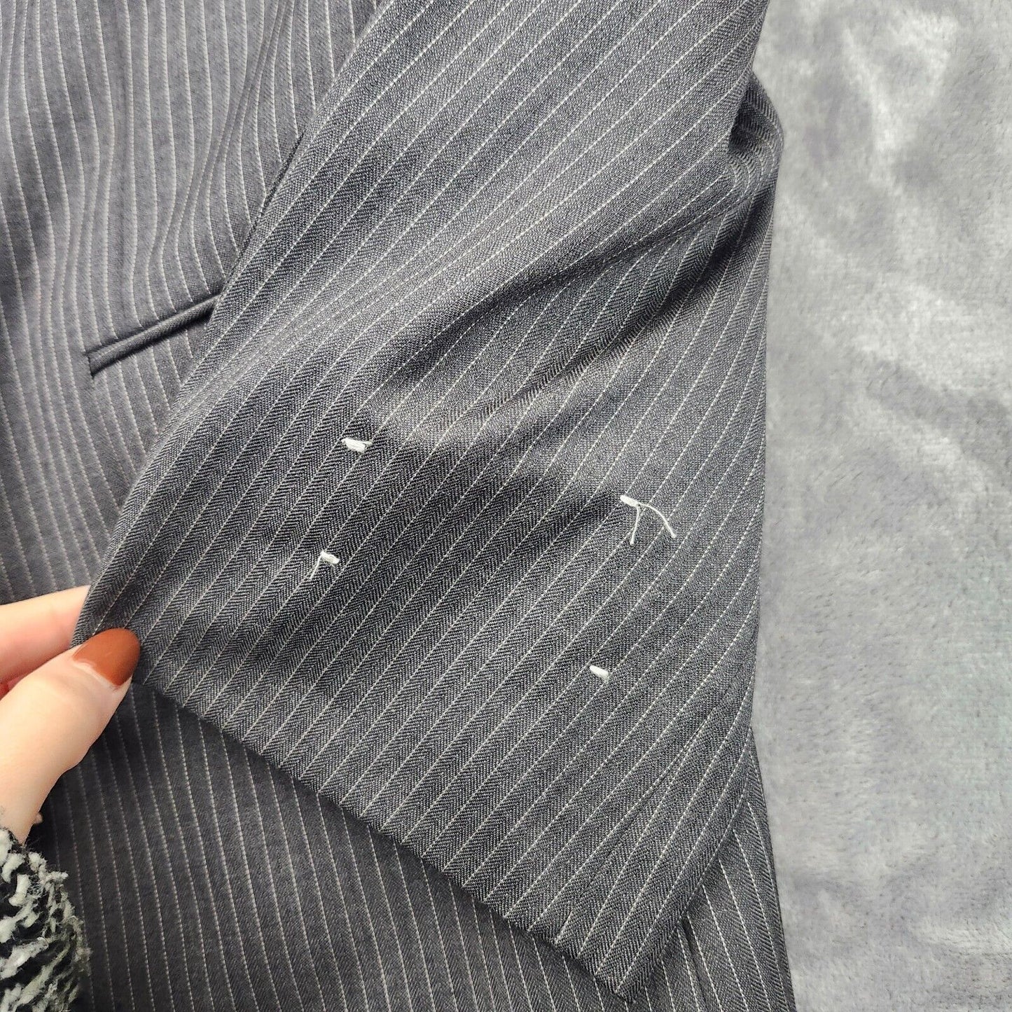 Tommy Hilfiger Men's Suit Jacket Gray Pin Strip Two Button 100% Wool 46 L