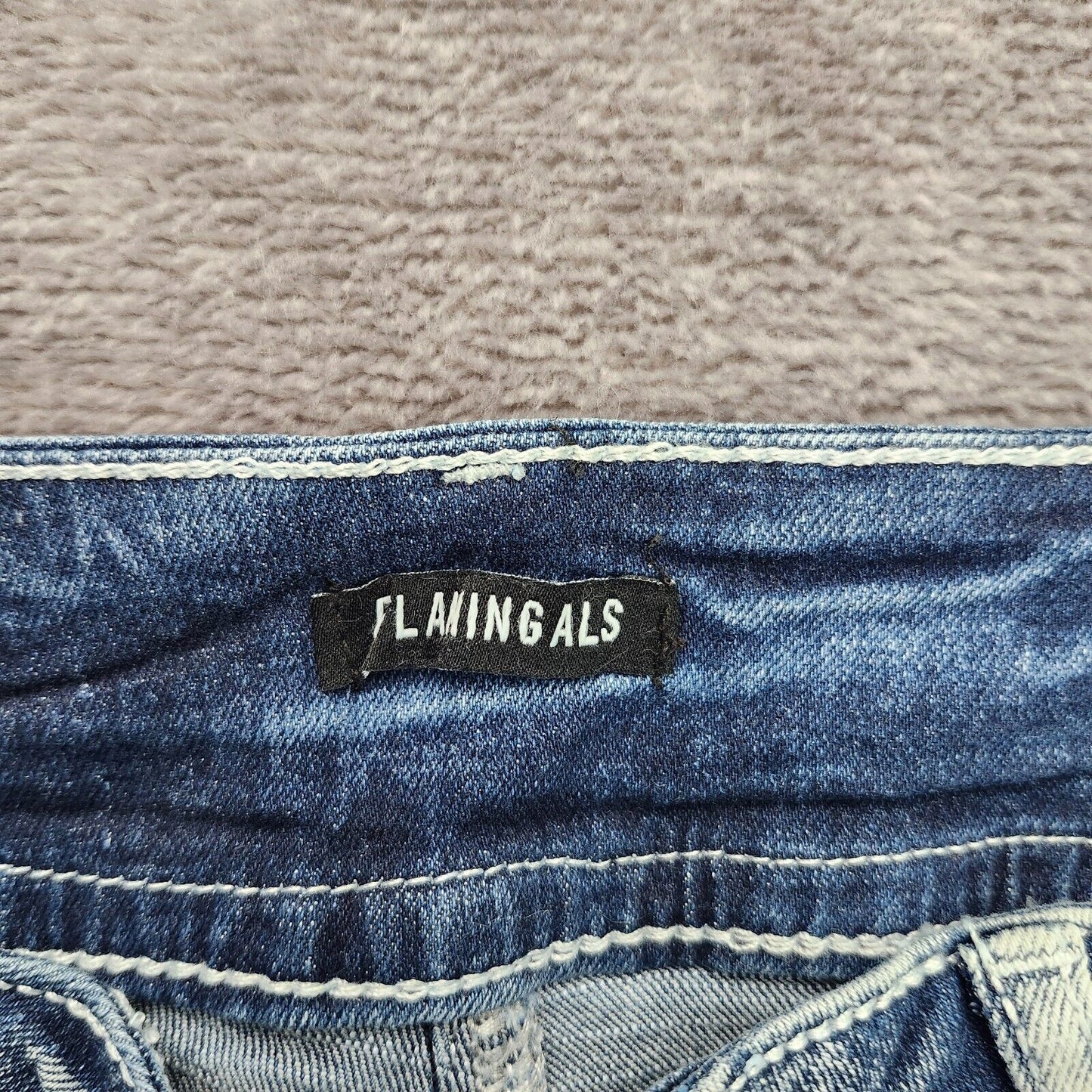 NWT Flamingals Women's Flared Leg Faded Blue Jeans w/ Stars Pockets Size Large