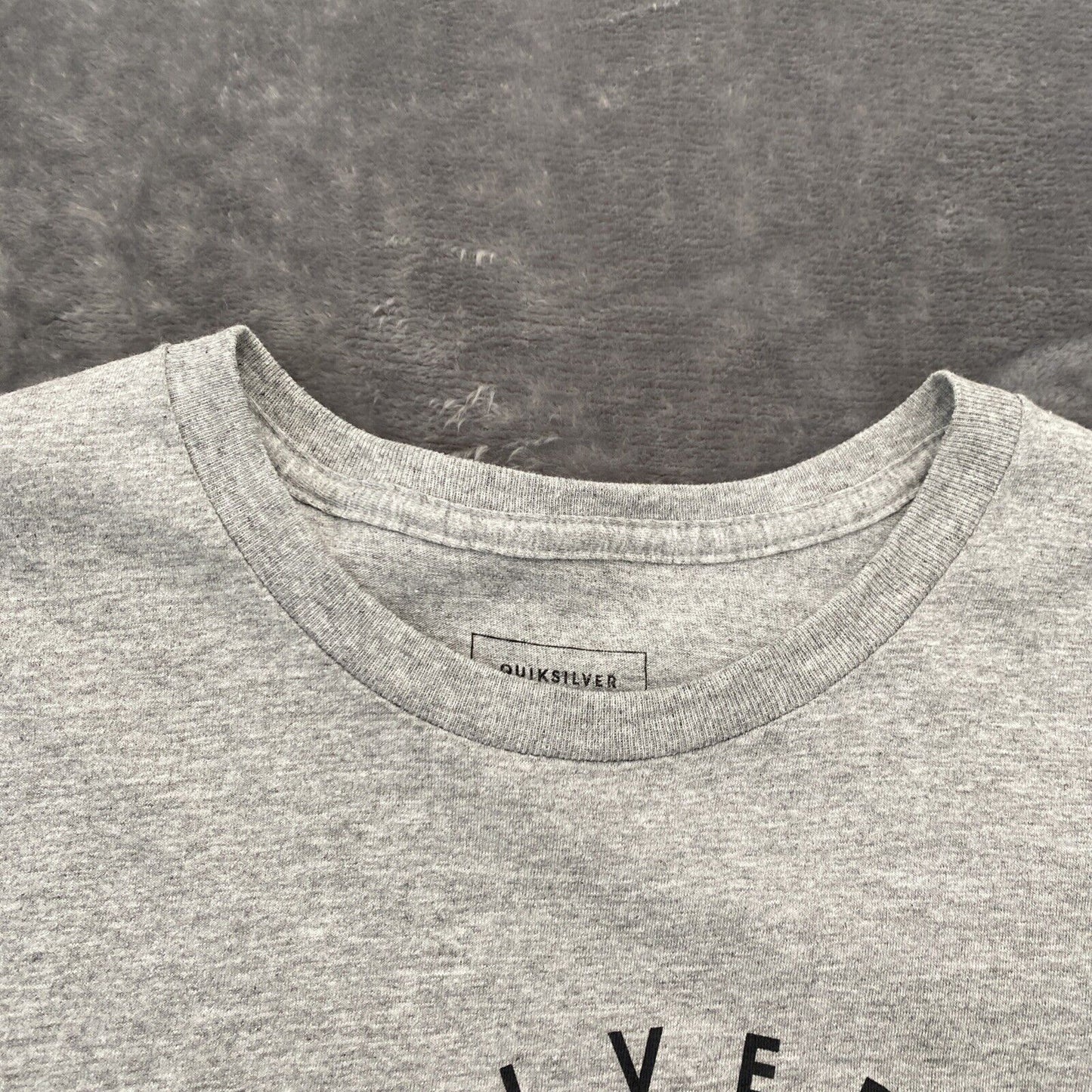 Quicksilver Gray with Logo on Chest T-Shirt Mens Size M