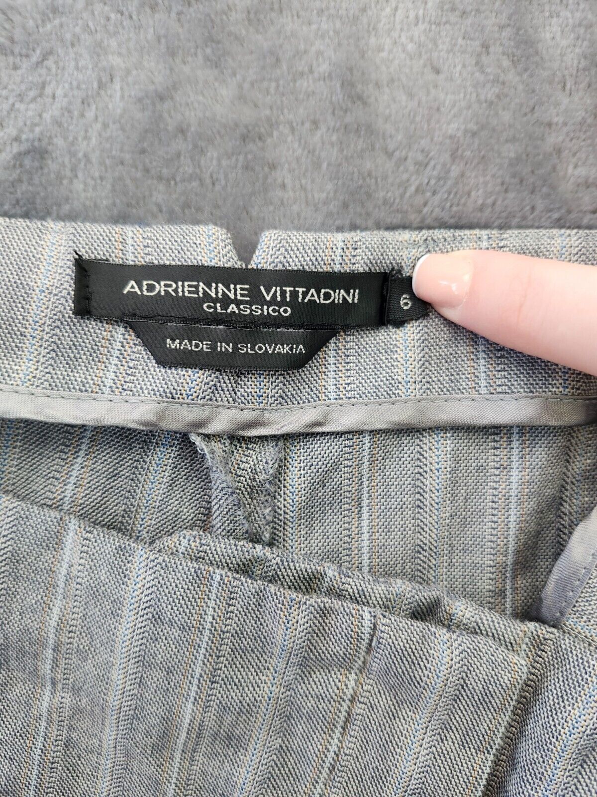 Adrienne Vittadini Women Size 6 Light Gray Pinstriped Ankle Dress Pants Straight