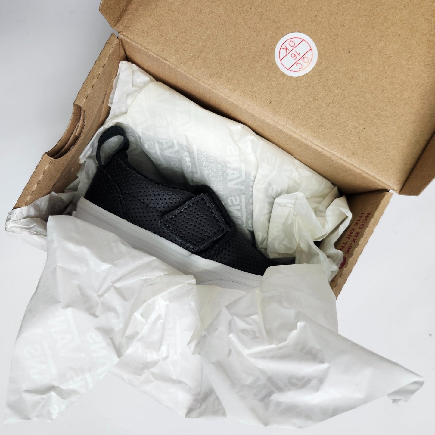 Vans slip-on V (perf) Black/True White 4TD