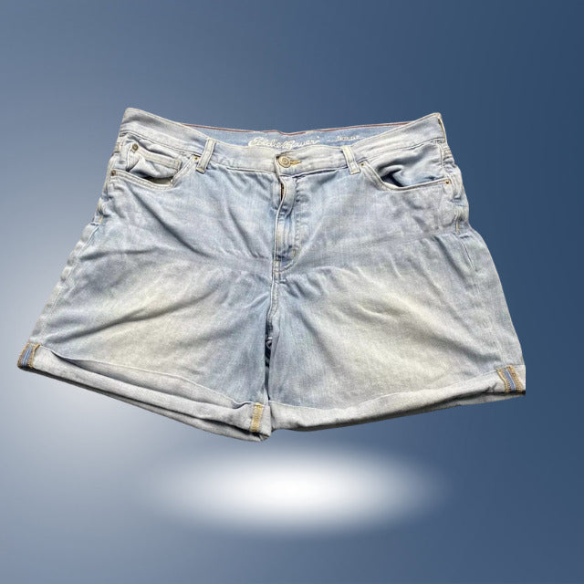 Eddie Bauer Shorts Womens 14 Light Wash Cuffed Boyfriend Stretch Blue Denim