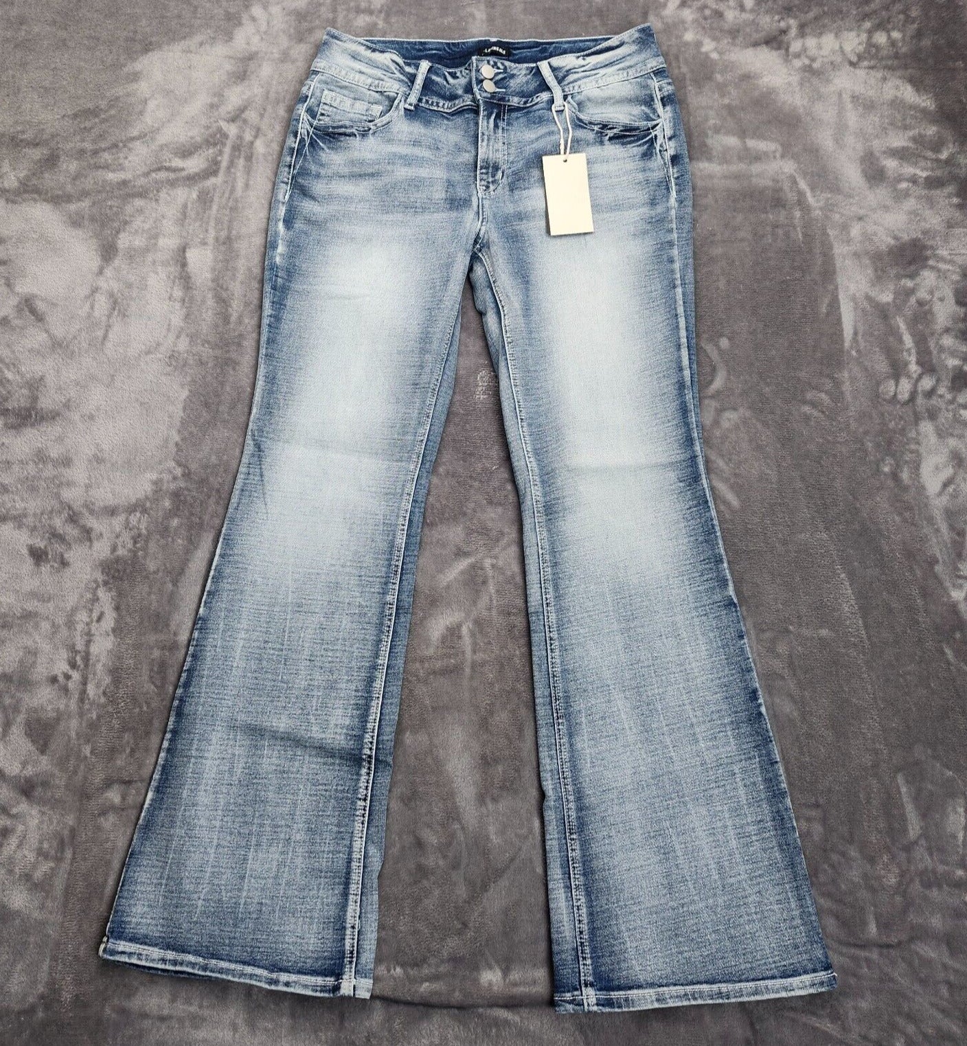 NWT Flamingals Women's Flared Leg Faded Blue Jeans w/ Stars Pockets Size Large