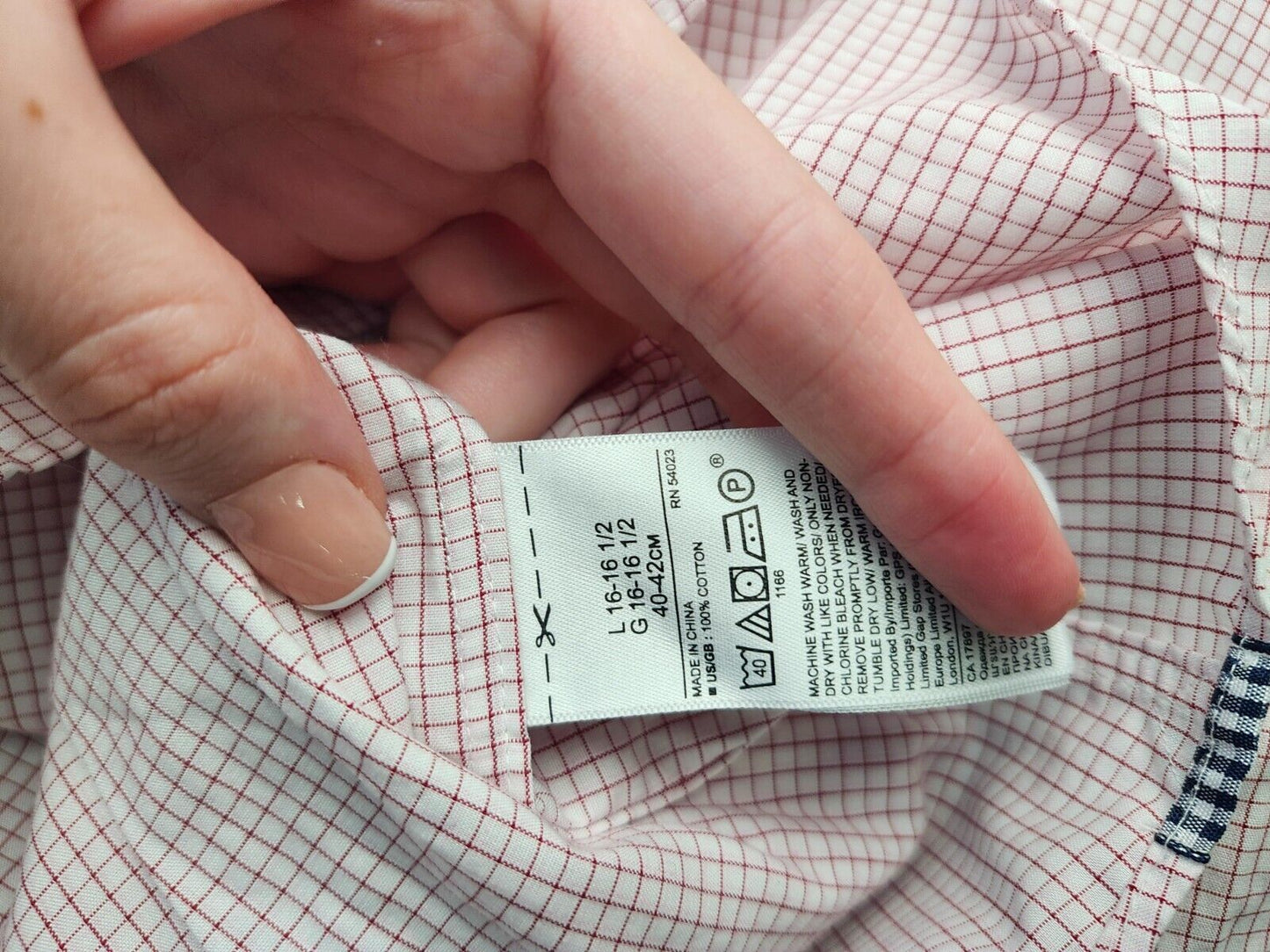 Banana Republic Non-iron 100% cotton Standard fit size large 16.5