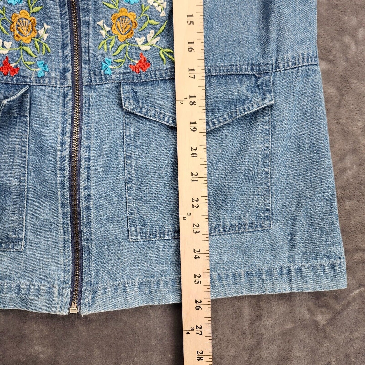 Country Store Embroidered Floral Denim Vest Women’s Size S Spring Summer