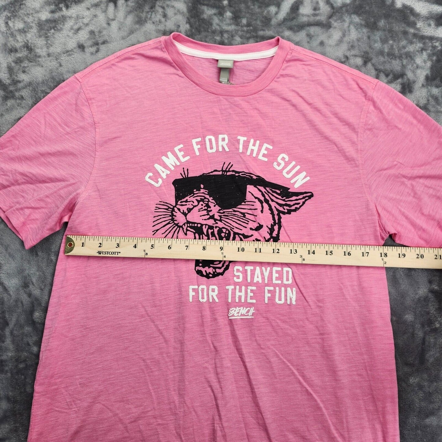 NWT Bench Urban Wear Womens Hot Pink Grsphic T-Shirt Med