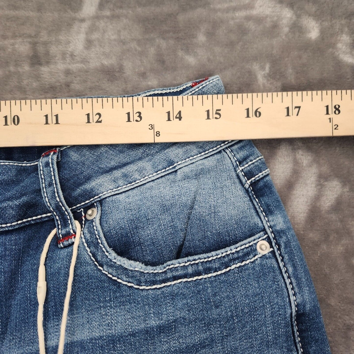 Flamingals Women's Straight Leg Faded Blue Jeans Size Large