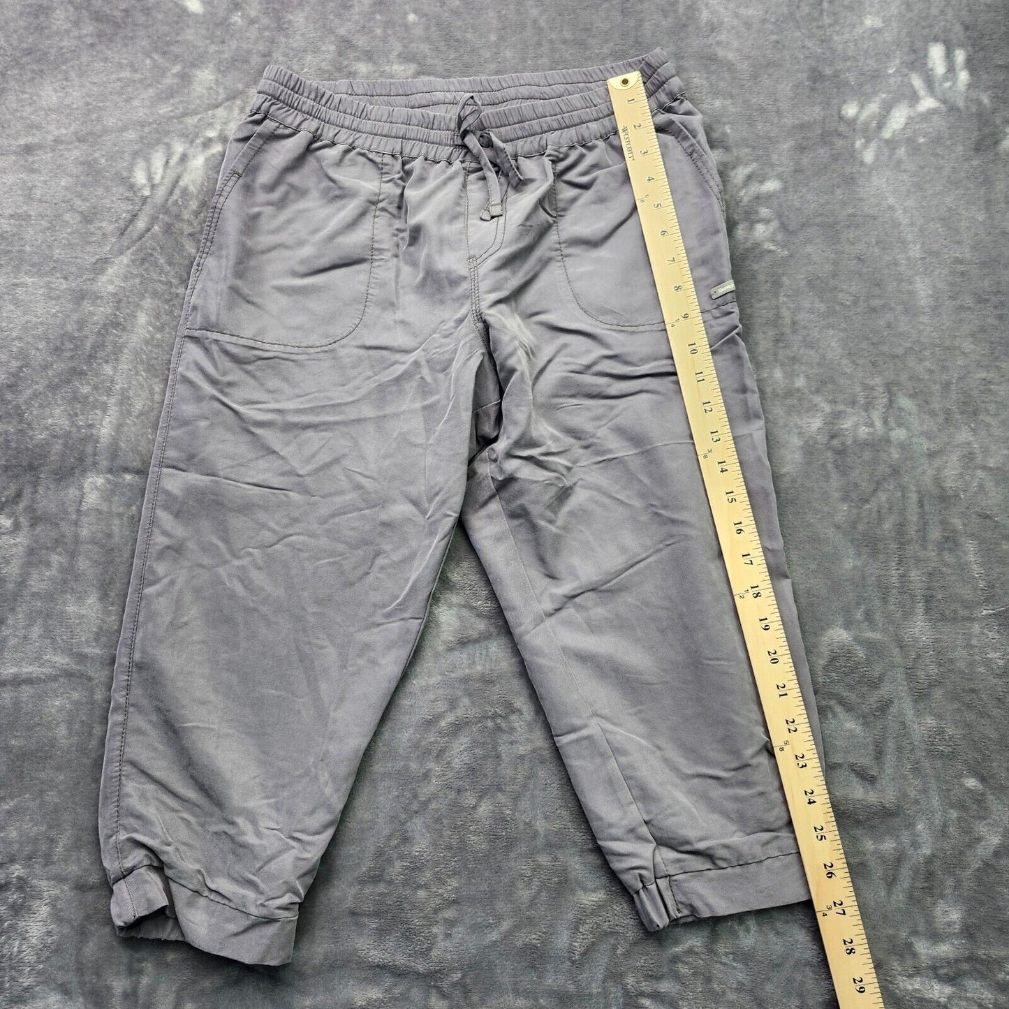 NWT Bench Urban Wear Womens Loose fit capri pants Size Small Gray