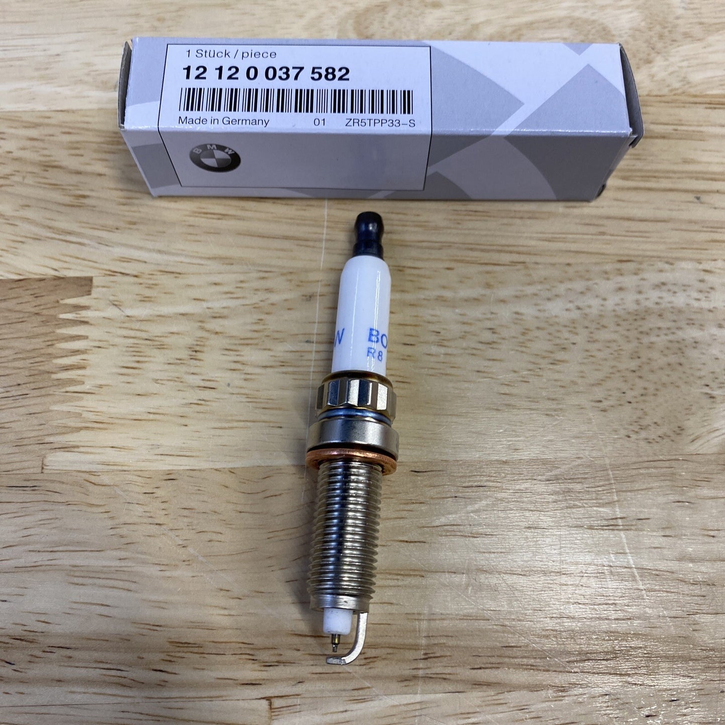 Genuine BMW Spark Plug 12-12-0-037-582 Brand new, OEM