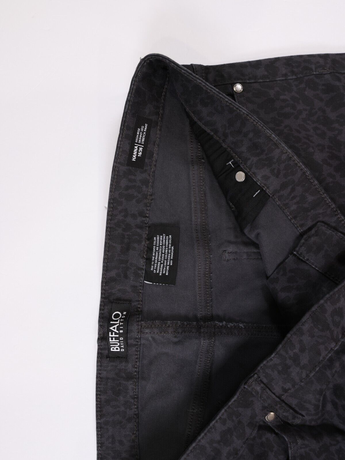 Buffalo by David Bitton Womens Hanna jeans 16/36 Gray and Black Animal Print
