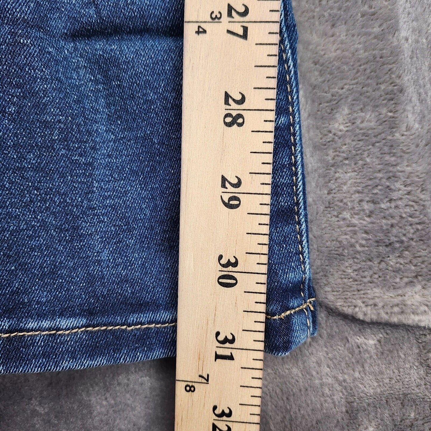 NWT Flamingals Women's Skinny Ripped Blue Jeans Size Large
