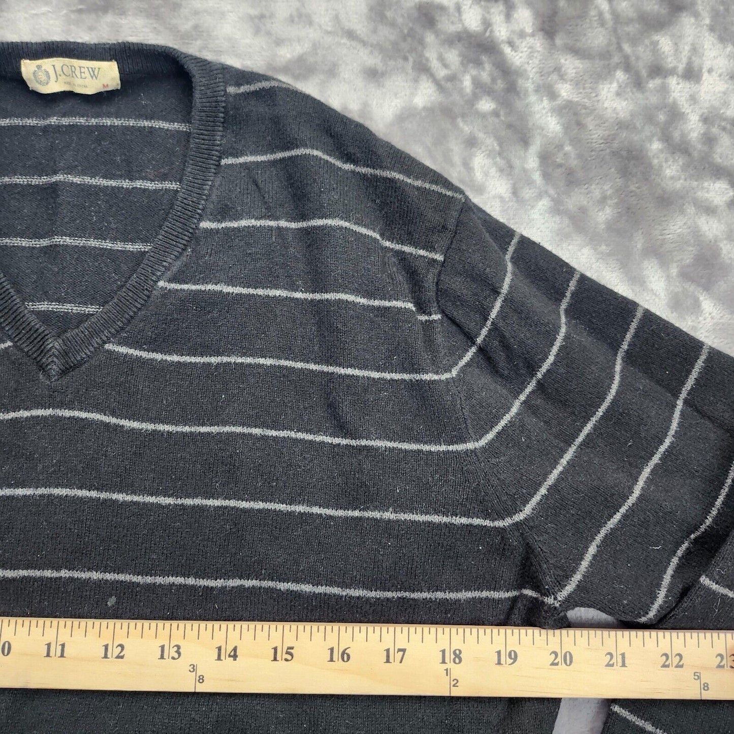 J. Crew V-Neck Cashmere Blend Men's Sweater Charcoal Grey Stripes Medium