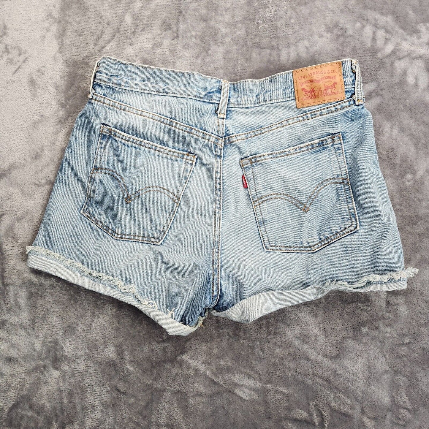 Levi's Women's Light Blue and Navy Shorts 32W