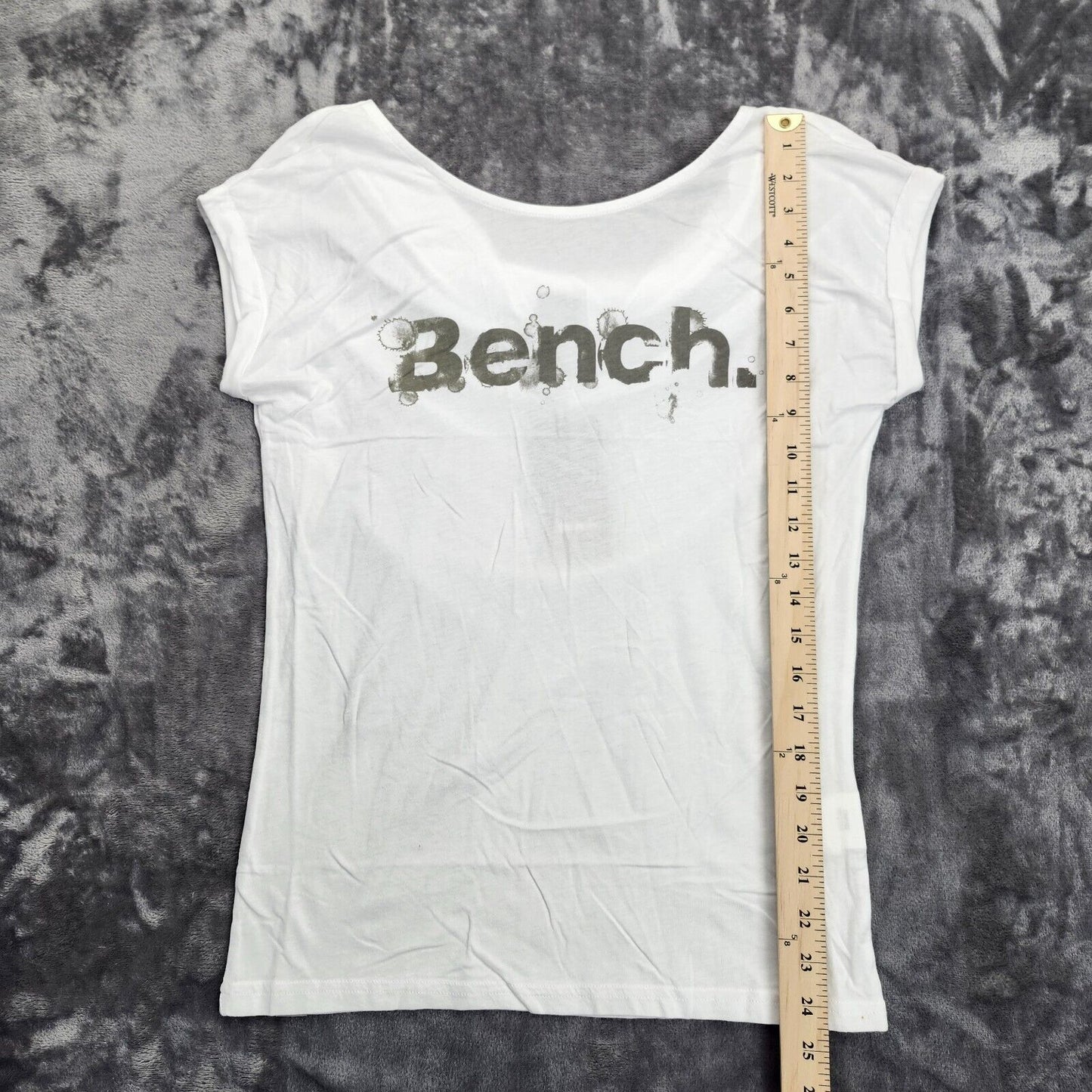 Bench Urban Wear Womens Short sleeve T-Shirt with grunge logo Size Small