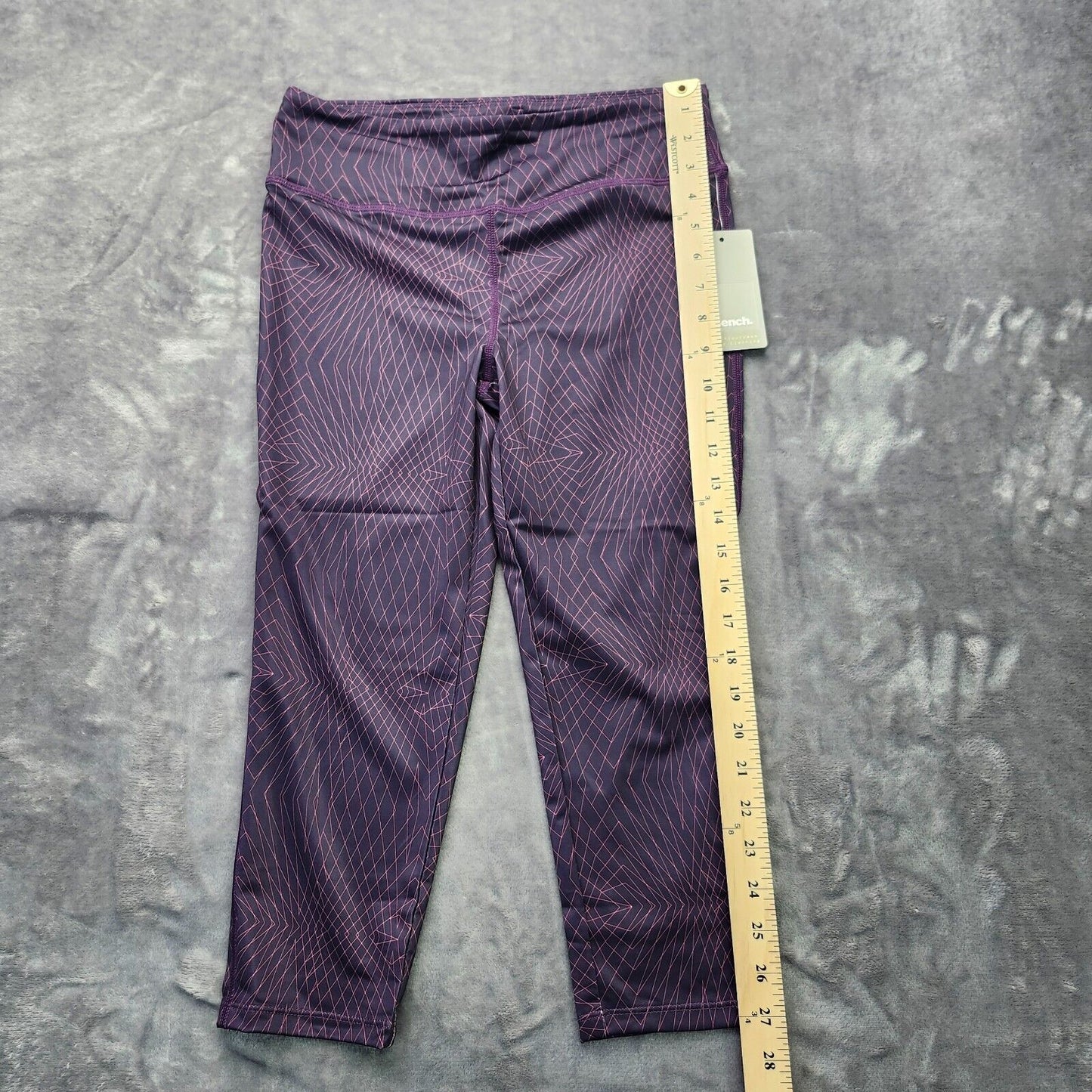 NWT Bench Urban Wear Womens Yoga pants capri Size Small Purple