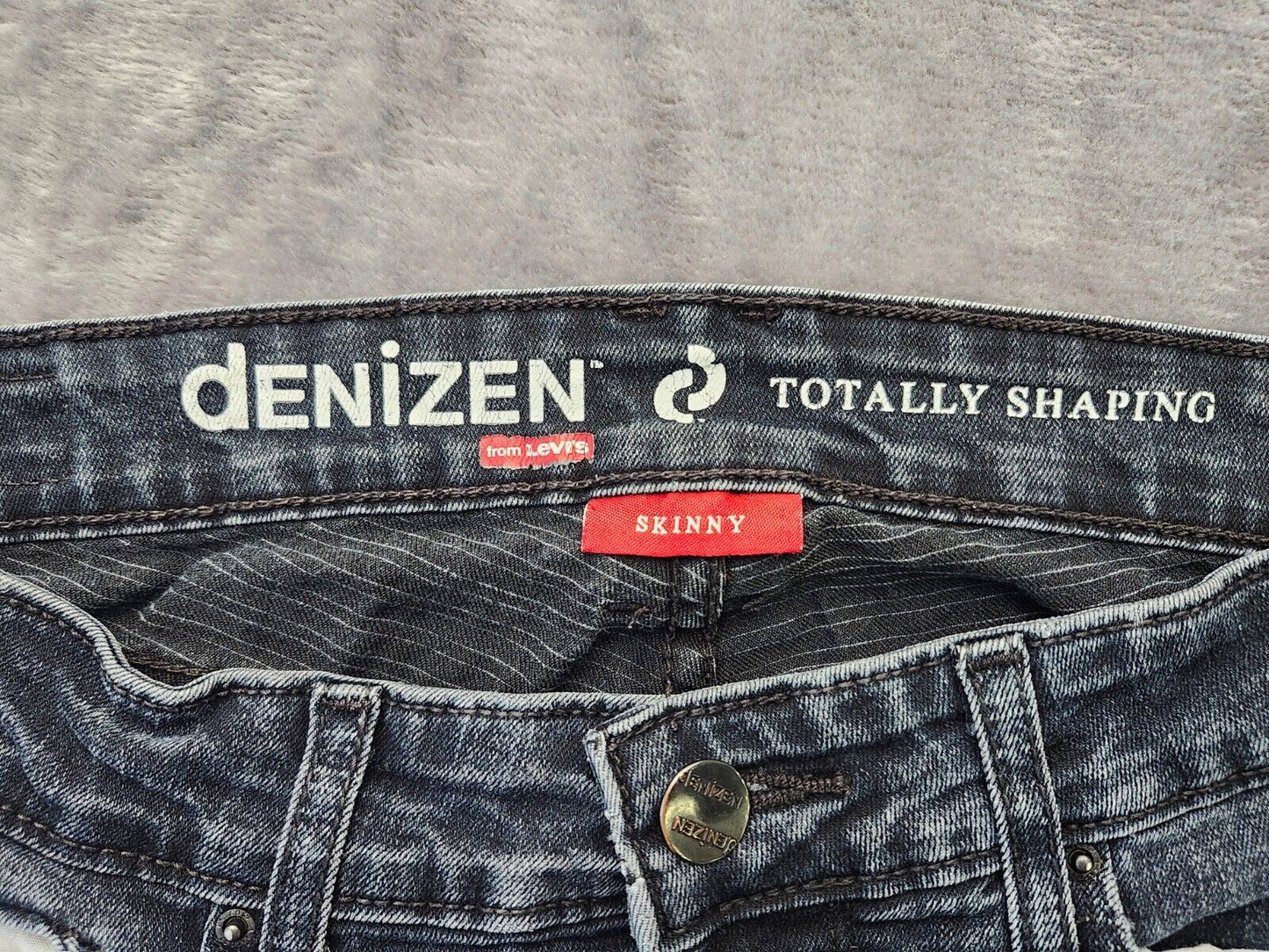 denizen from levi totally shaping skinny jeans size 8