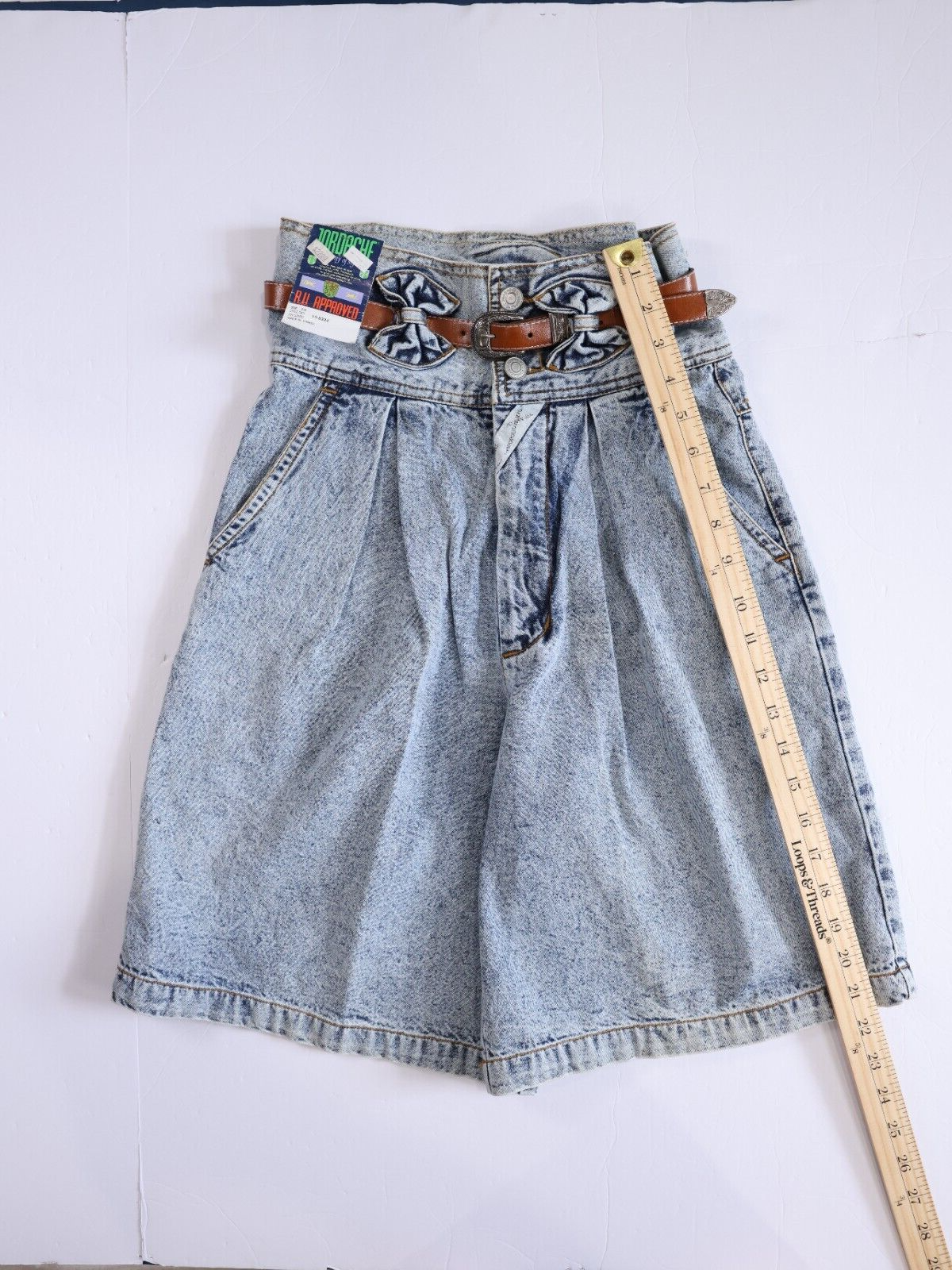 Vintage/Retro Jordache Denim Blue Jean High-Waisted Shorts Sz 7/8