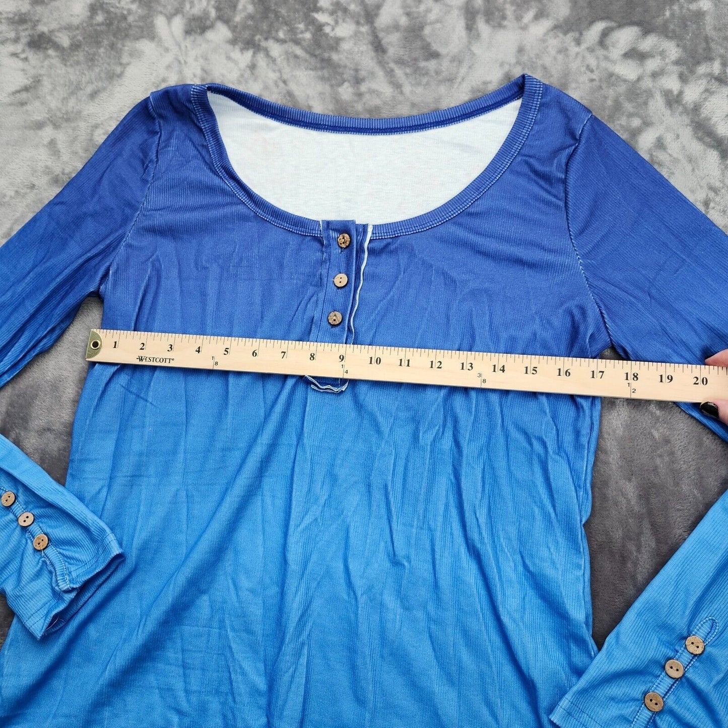 Women Gradient V-neck Long Sleeve Button Blouse Size Blue Medium