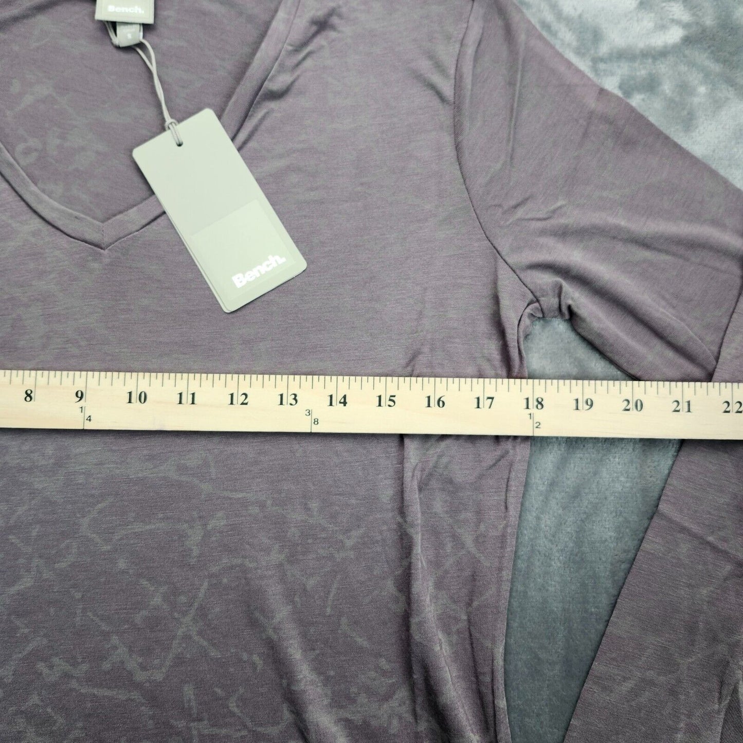 Bench Urbanwear Womens Gray V-neck Athletic long sleeve Shirt size Small