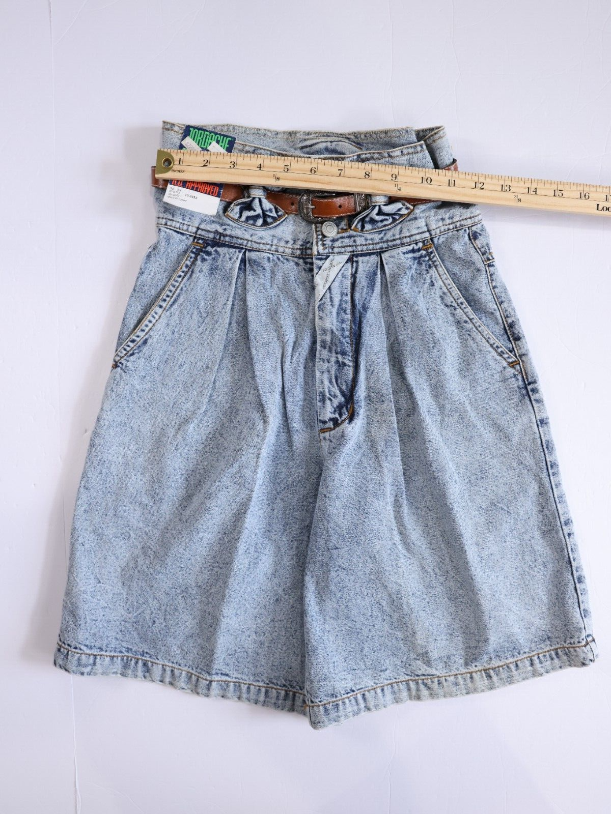 Vintage/Retro Jordache Denim Blue Jean High-Waisted Shorts Sz 7/8