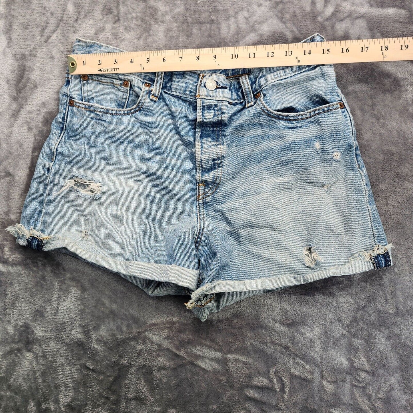 Levi's Women's Light Blue and Navy Shorts 32W