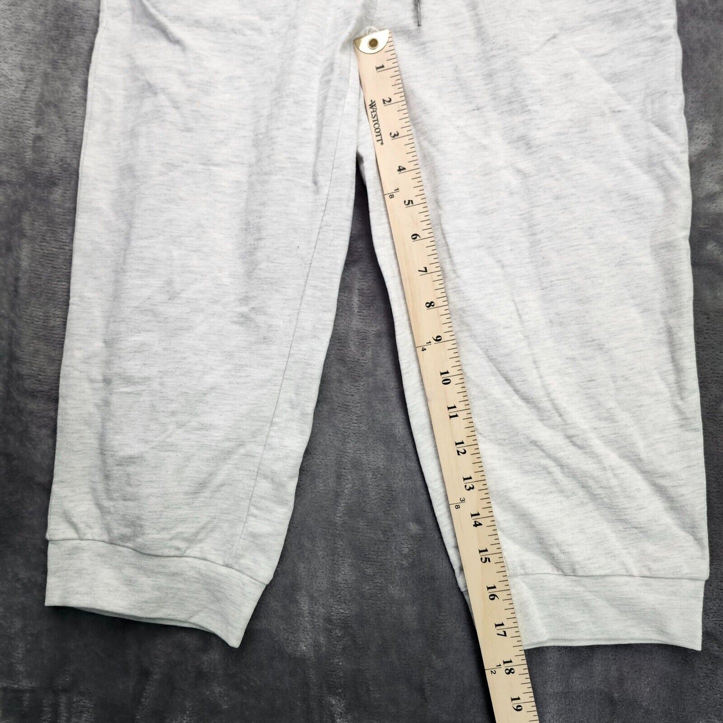 NWT Bench Urban Wear Womens Athletic capri Sweat pants Size Small Light Gray