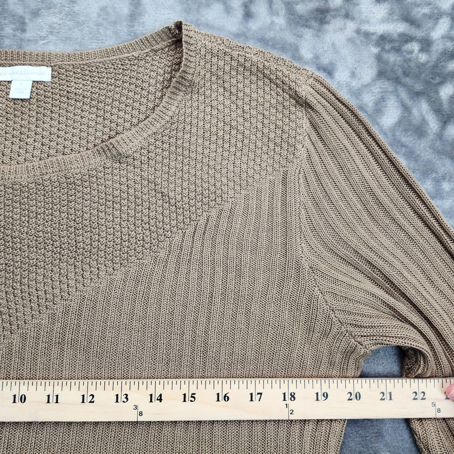 NEW YORK & COMPANY Women's Tan Knit Sweater Size Large