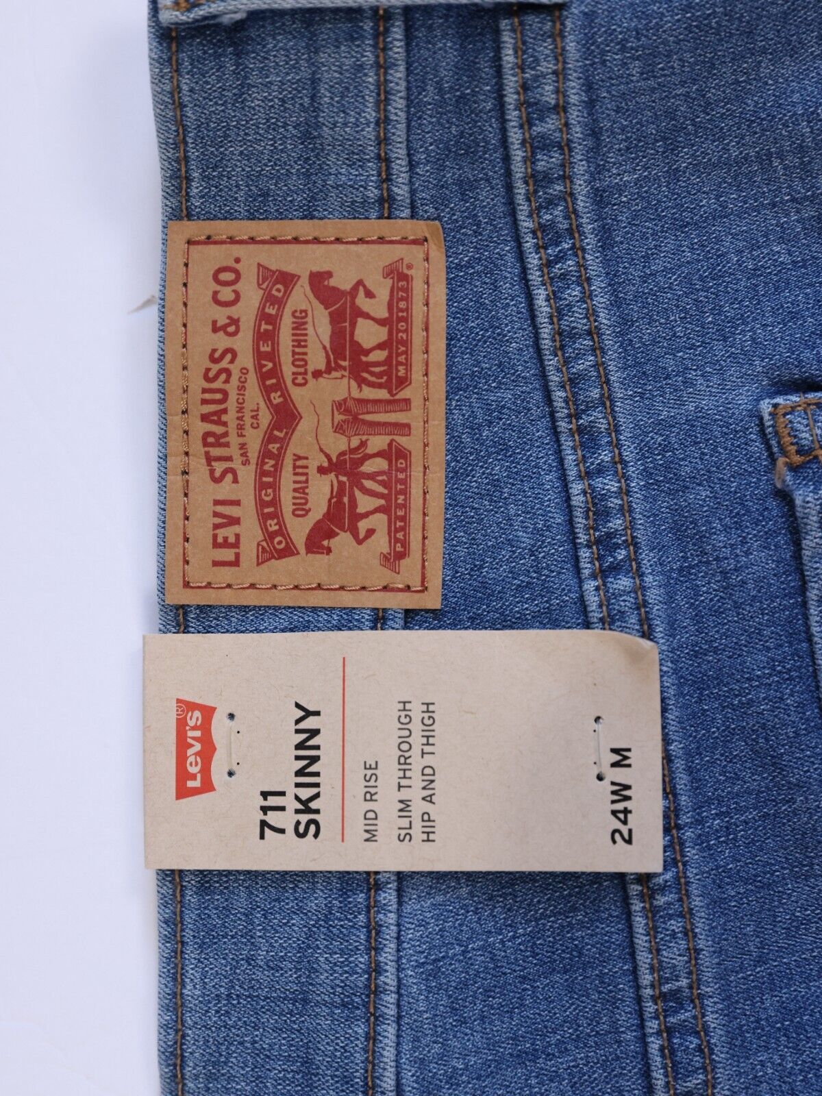 Levis 711 Womens Skinny Mid Rise Slim Through the Hid and Thigh Denim 24W M