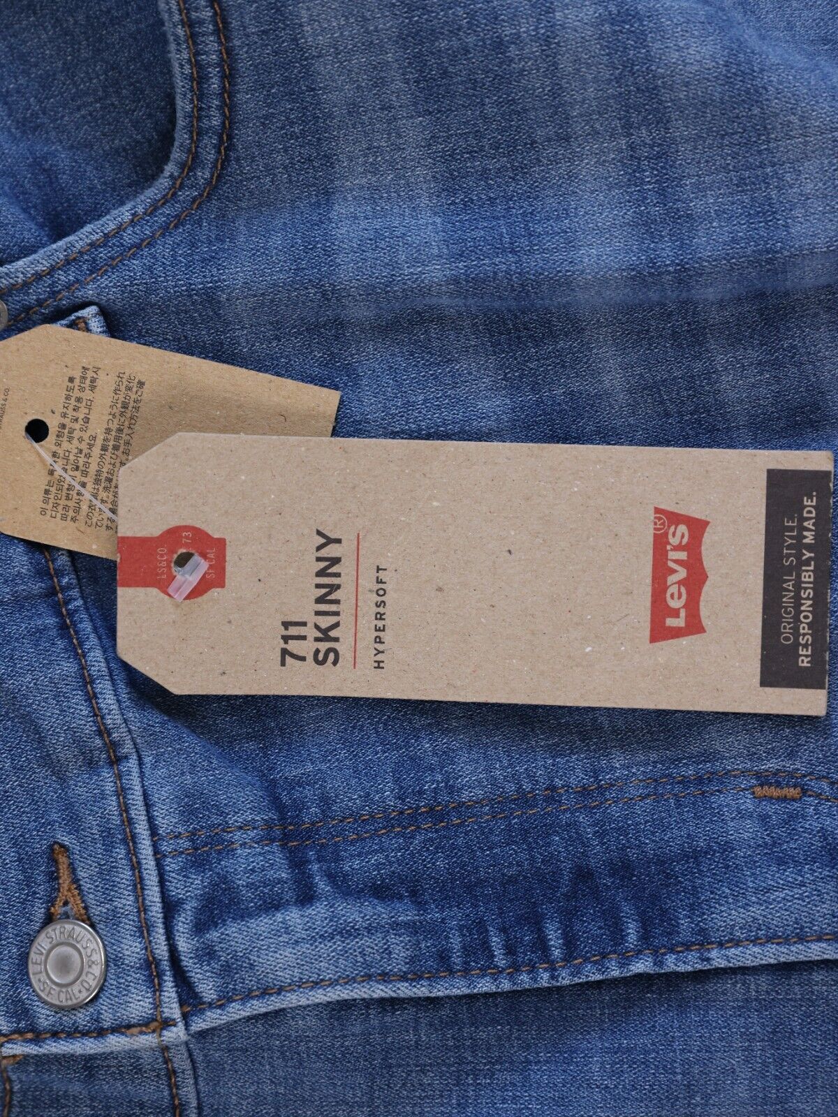 Levis 711 Womens Skinny Mid Rise Slim Through the Hid and Thigh Denim 24W M