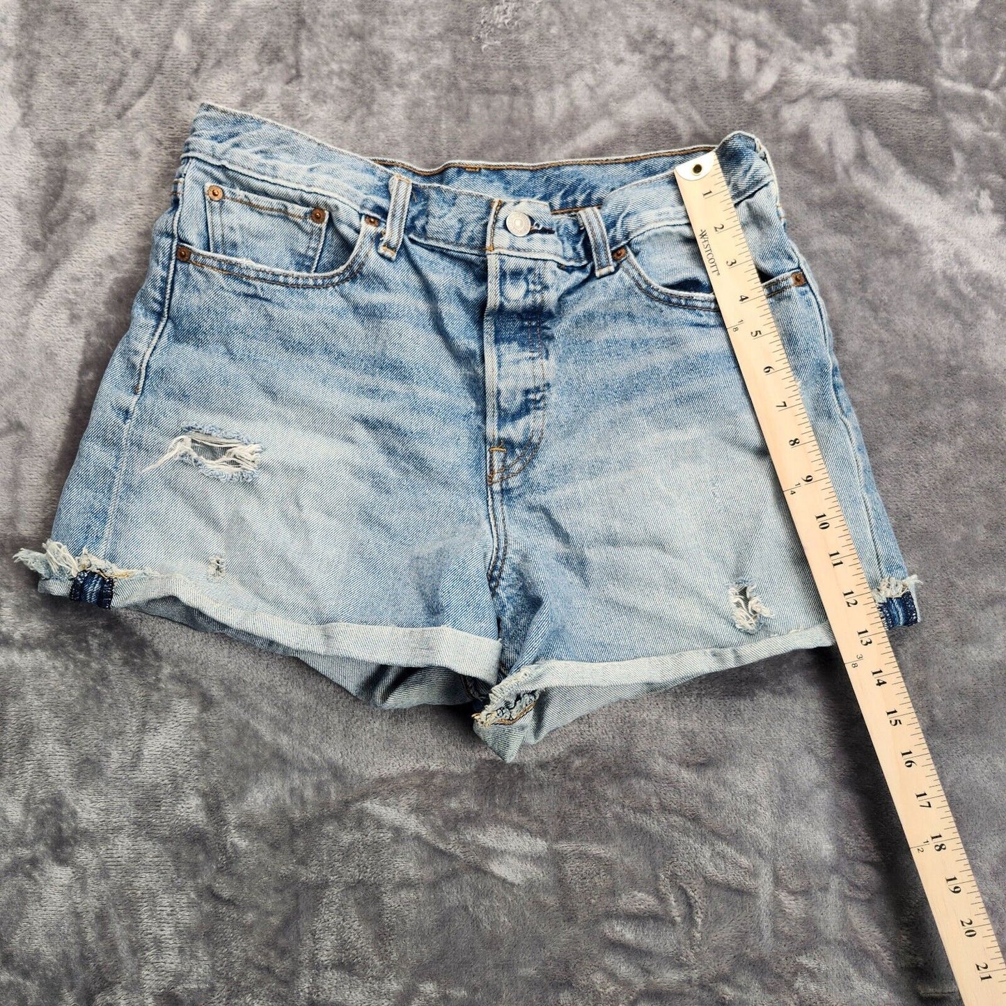 Levi's Women's Light Blue and Navy Shorts 32W