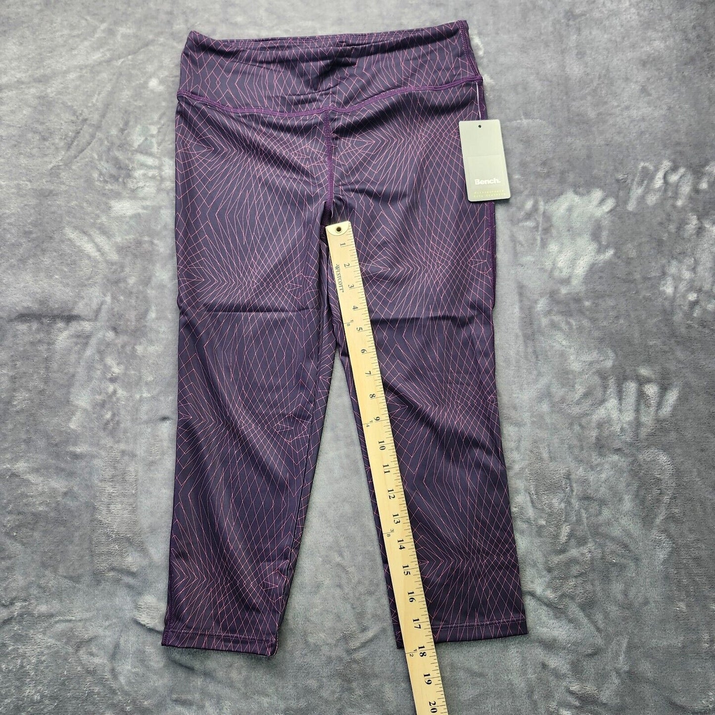 NWT Bench Urban Wear Womens Yoga pants capri Size Small Purple