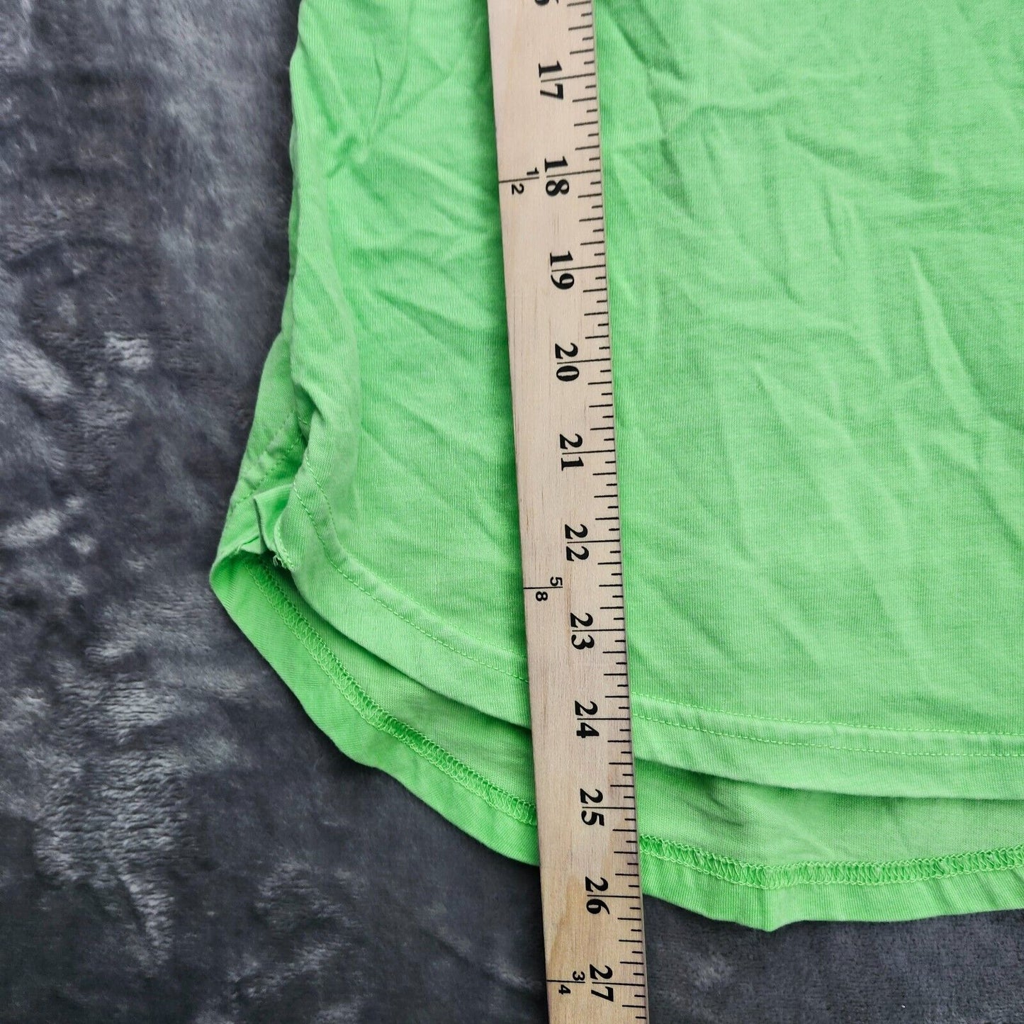 Bench Urban Wear Womens V-neck T-Shirt Size Small Summer Green