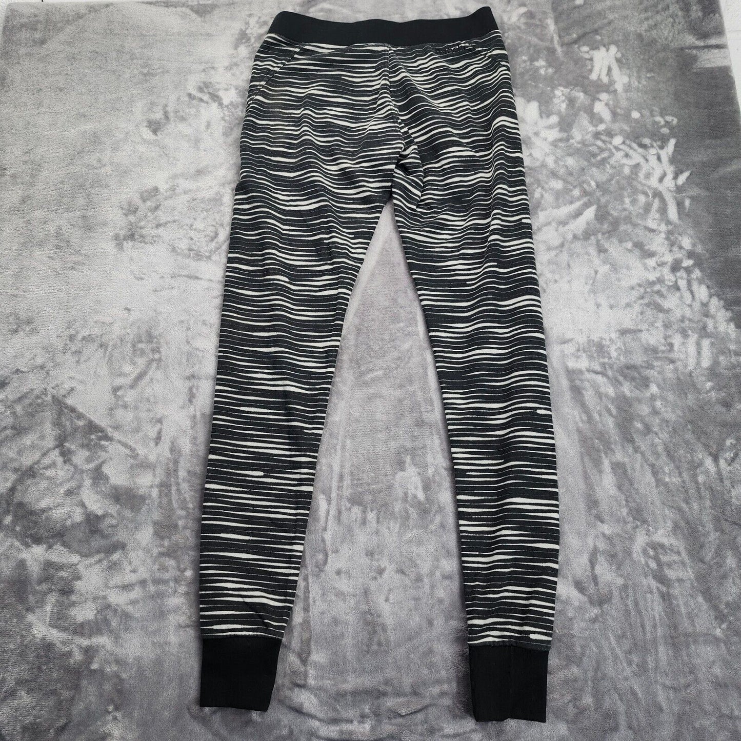 NWT Bench Urban Wear Womens Yoga pants Size Small Black and White