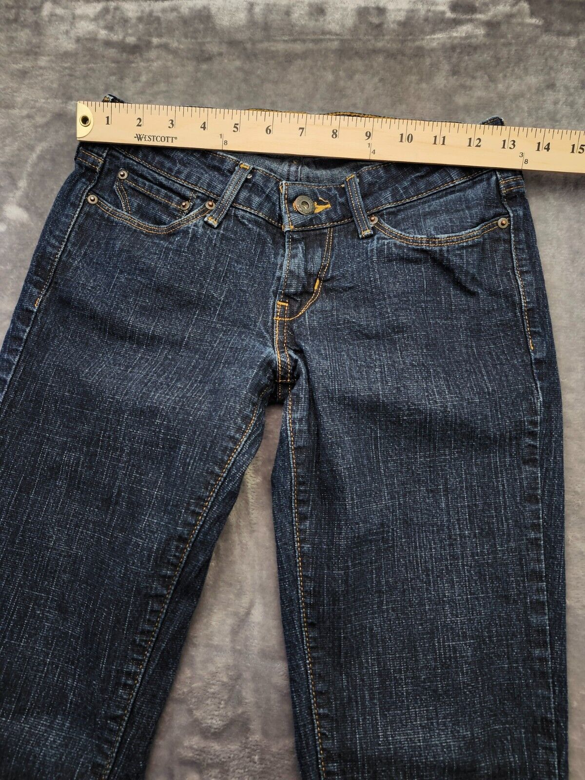 Ladies Levis SLIGHT CURVE SKINNY Low Rise Faded Blue Jeans Size W26 L32