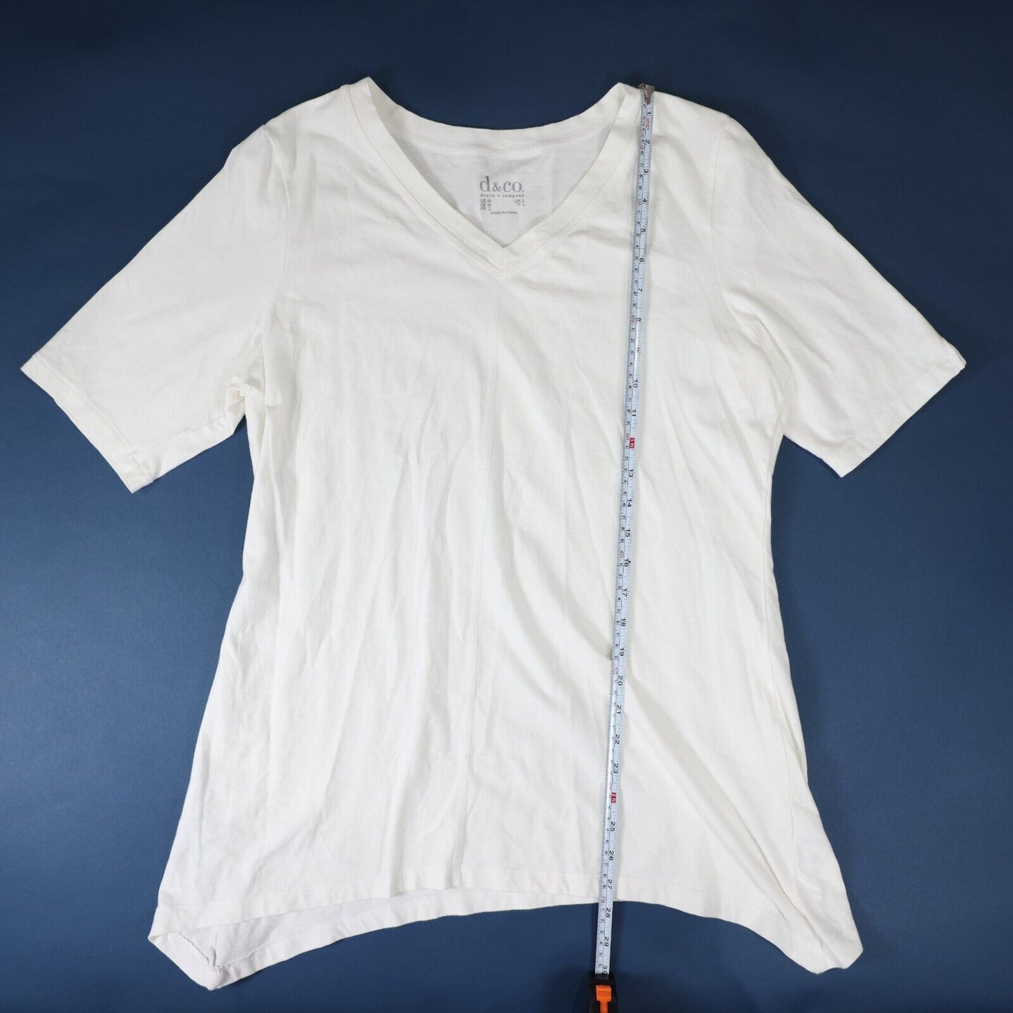 d&CO Mens T Shirt White (Size MEDIUM) V-Neck Collar