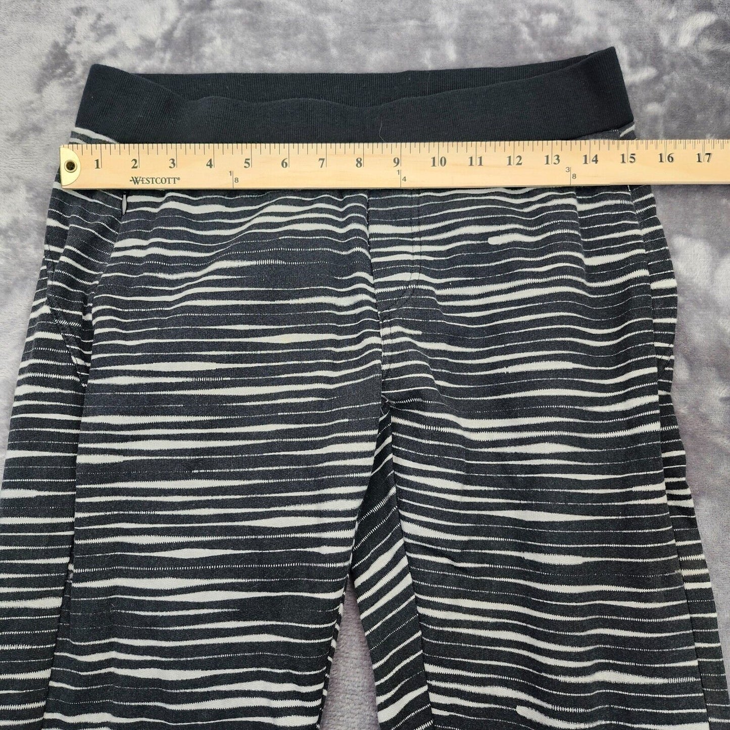 NWT Bench Urban Wear Womens Yoga pants Size Small Black and White