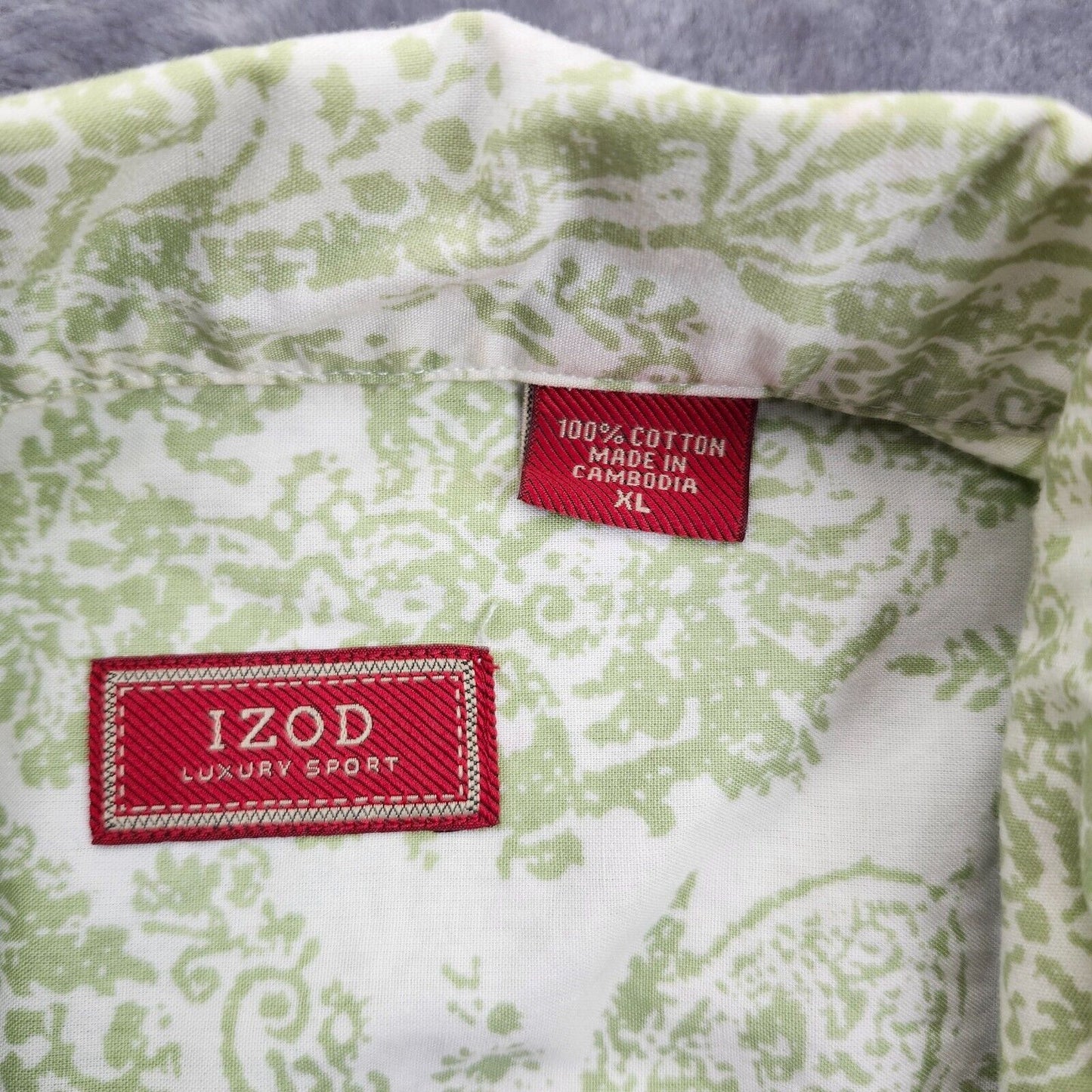 Izod Button Up Dress Shirt Men's XL Short Sleeve button up Paisley Green White