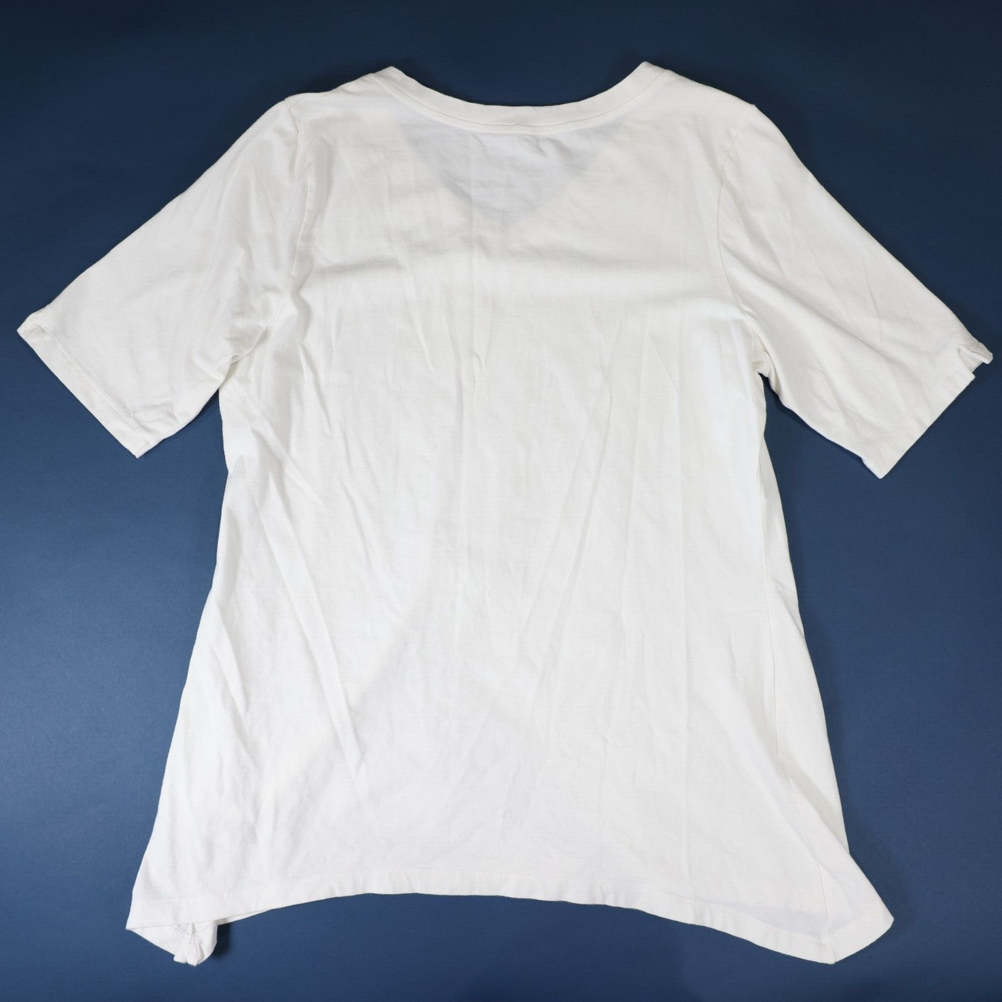 d&CO Mens T Shirt White (Size MEDIUM) V-Neck Collar