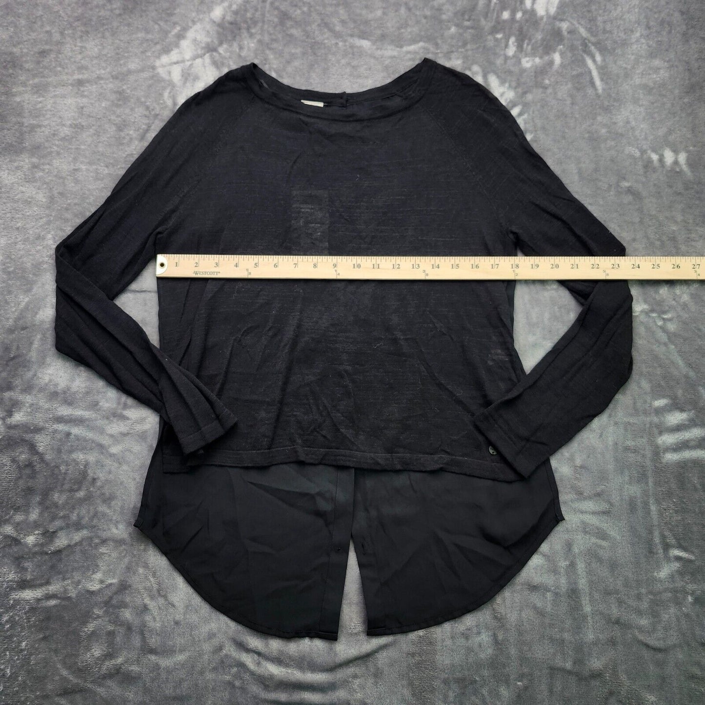 Bench Urban Wear Womens Scoop neck long sleeve Size small BLK button up back