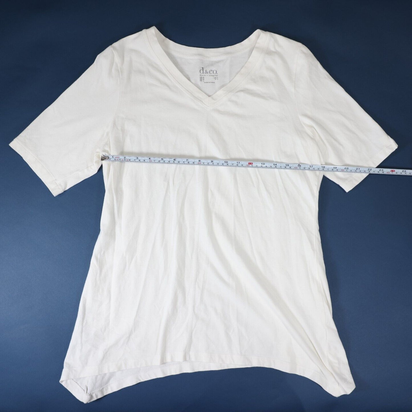 d&CO Mens T Shirt White (Size MEDIUM) V-Neck Collar