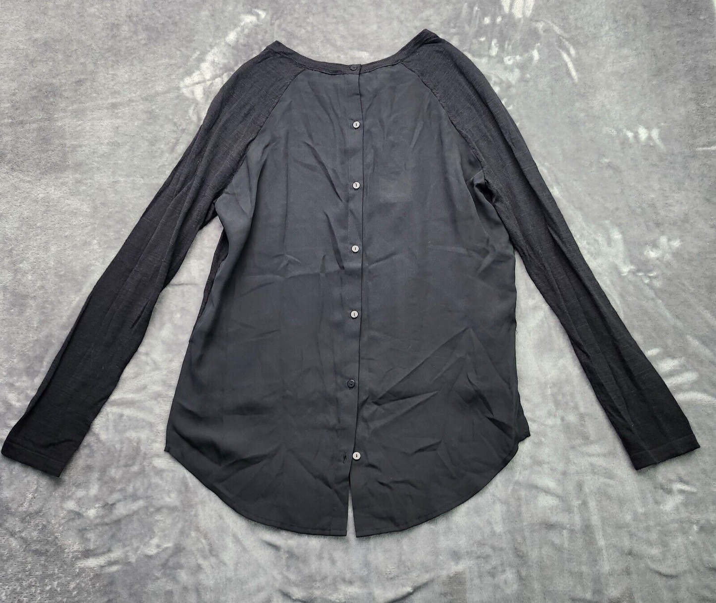 Bench Urban Wear Womens Scoop neck long sleeve Size small BLK button up back