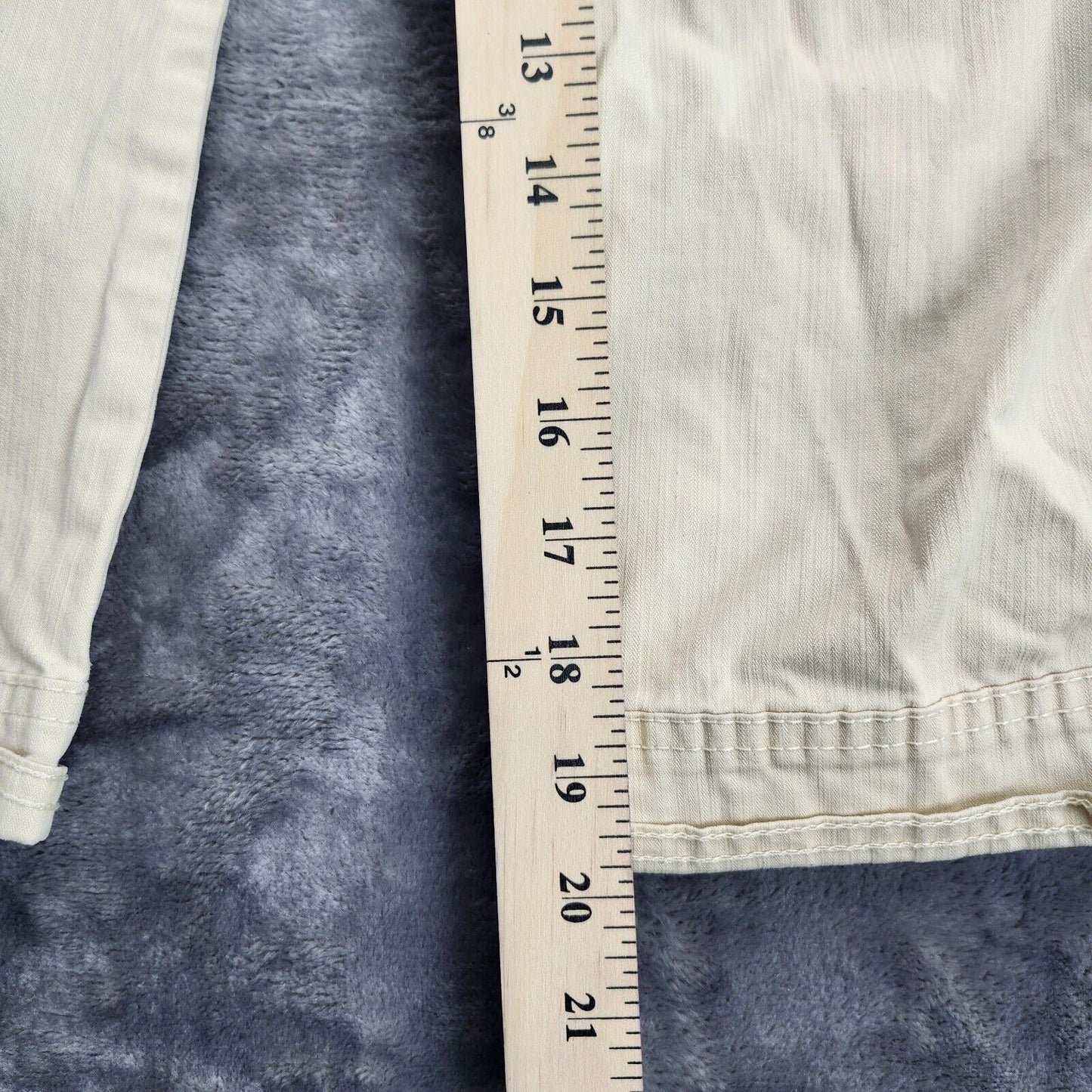 Gloria Vanderbilt khaki Capri  Cargo Pants Sz 10 Tan