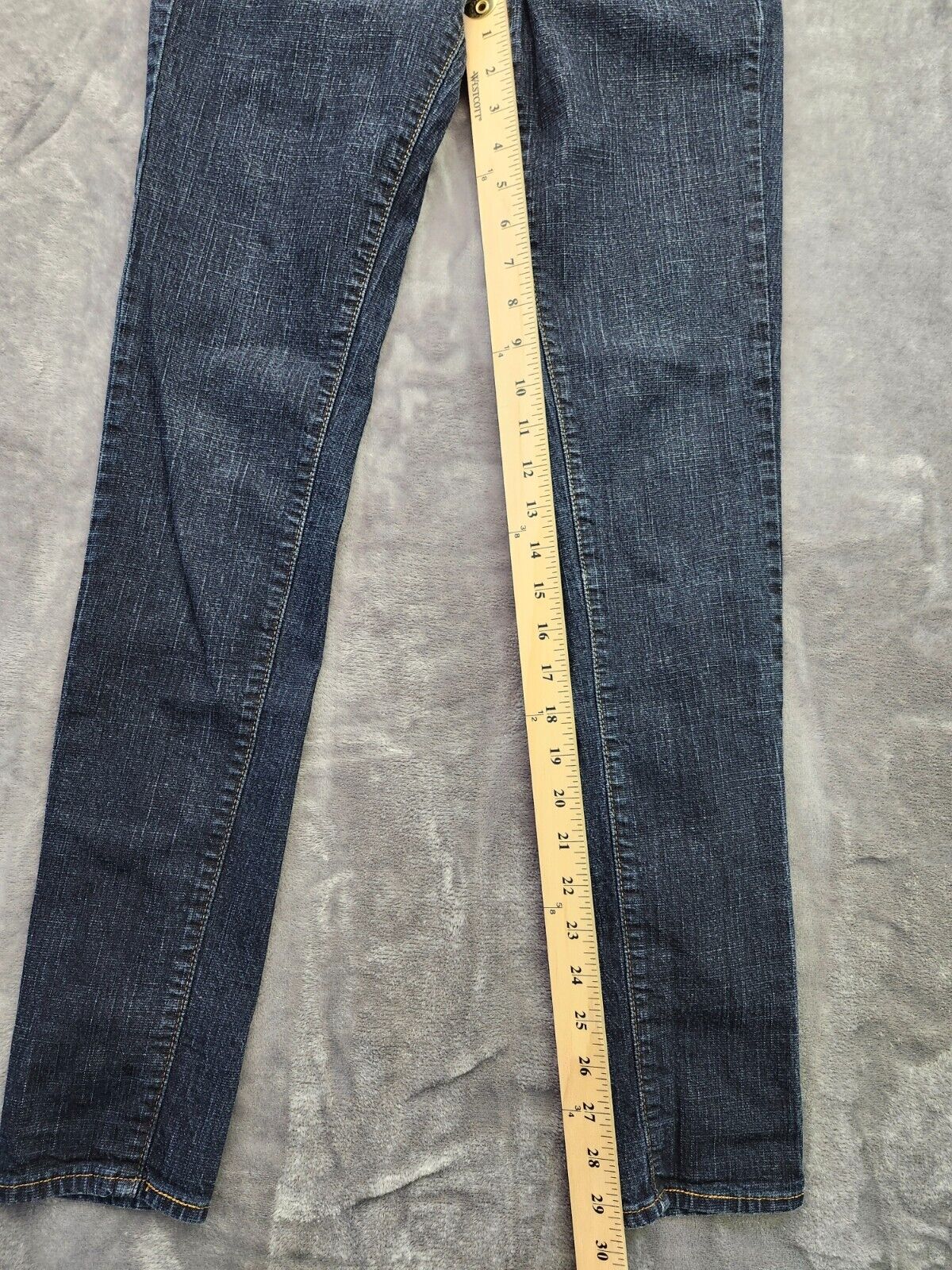 Ladies Levis SLIGHT CURVE SKINNY Low Rise Faded Blue Jeans Size W26 L32